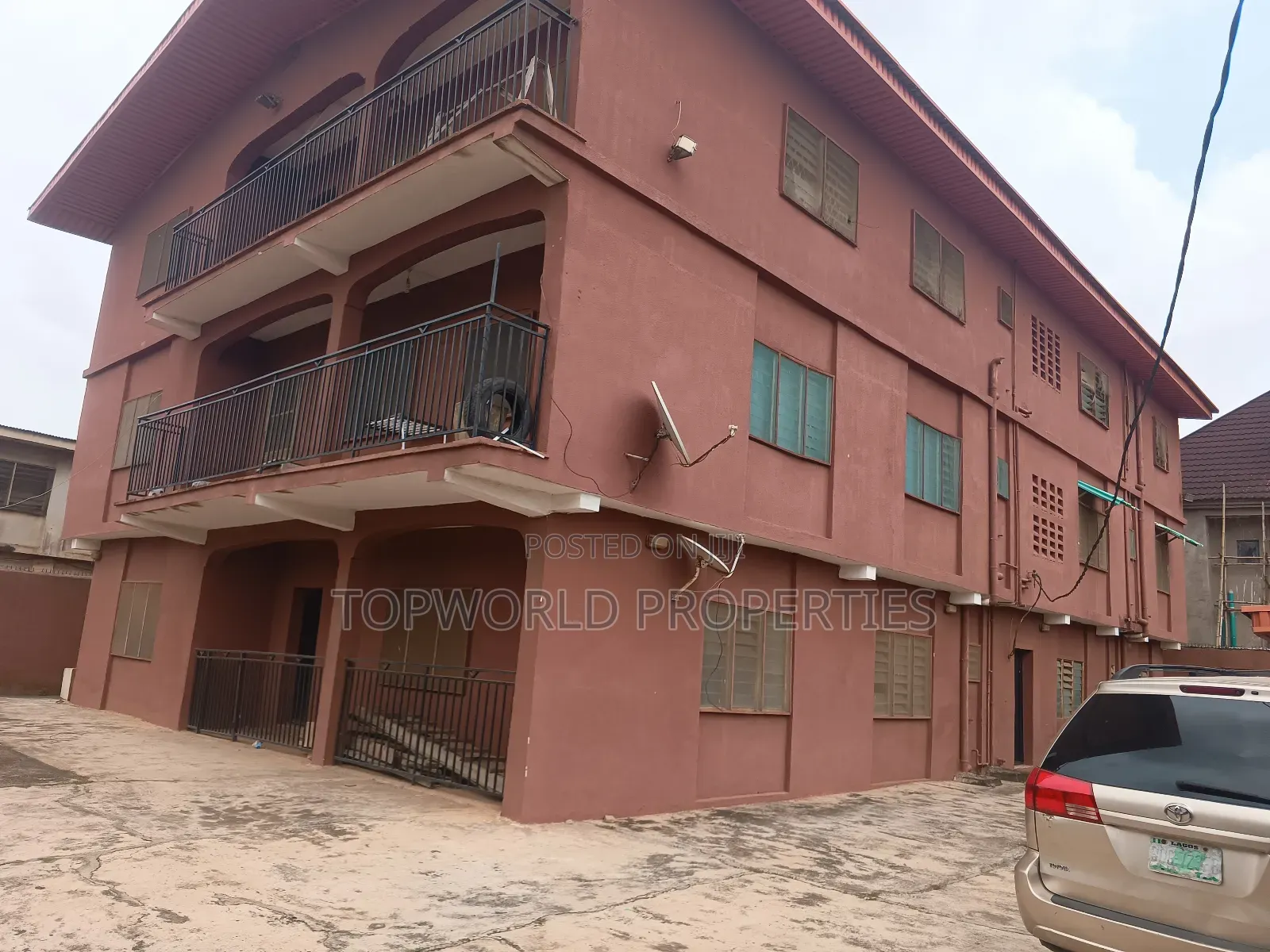 3bdrm Block of Flats in Ijaiye Ojokoro Lcda for sale in Ifako-Ijaiye