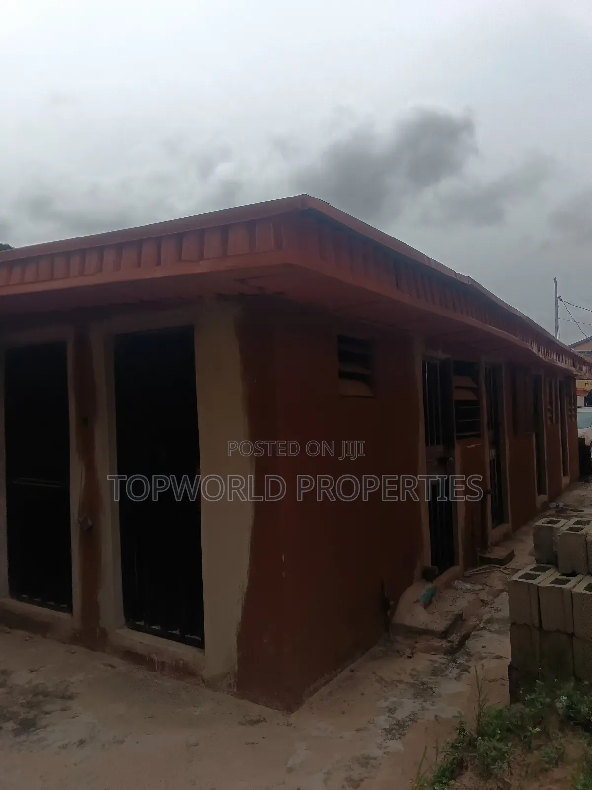 3bdrm Block of Flats in Ijaiye Ojokoro Lcda for sale in Ifako-Ijaiye