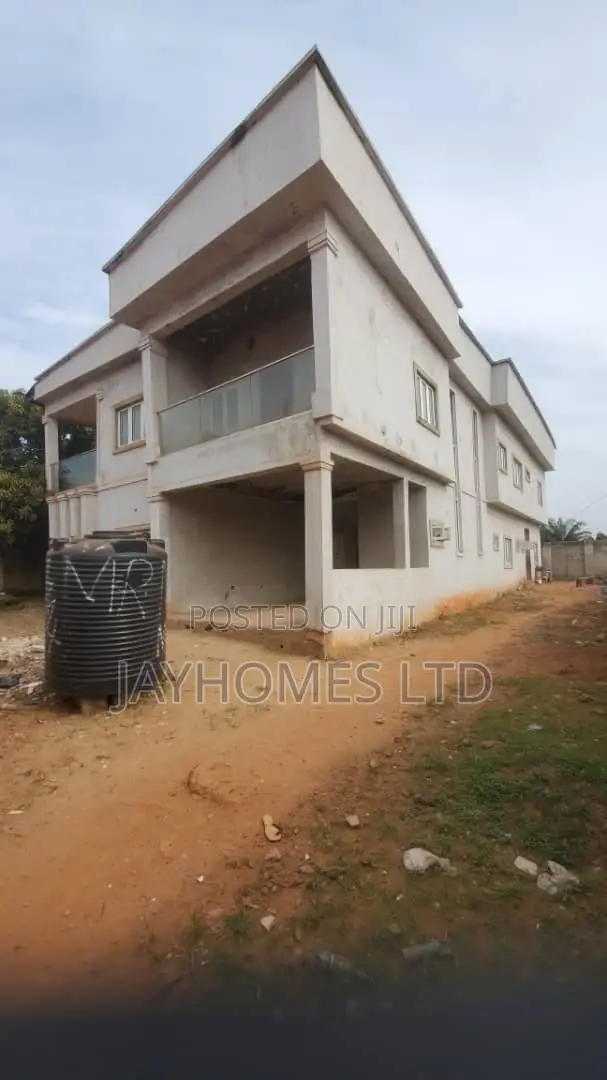 5bdrm Duplex in Off Specialist Asaba, Oshimili South for sale in Oshimili South