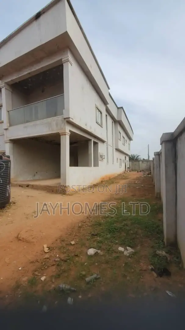 5bdrm Duplex in Off Specialist Asaba, Oshimili South for sale in Oshimili South