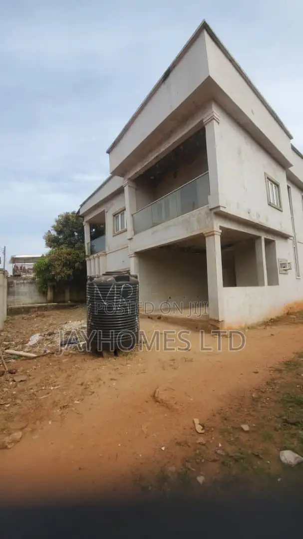 5bdrm Duplex in Off Specialist Asaba, Oshimili South for sale in Oshimili South