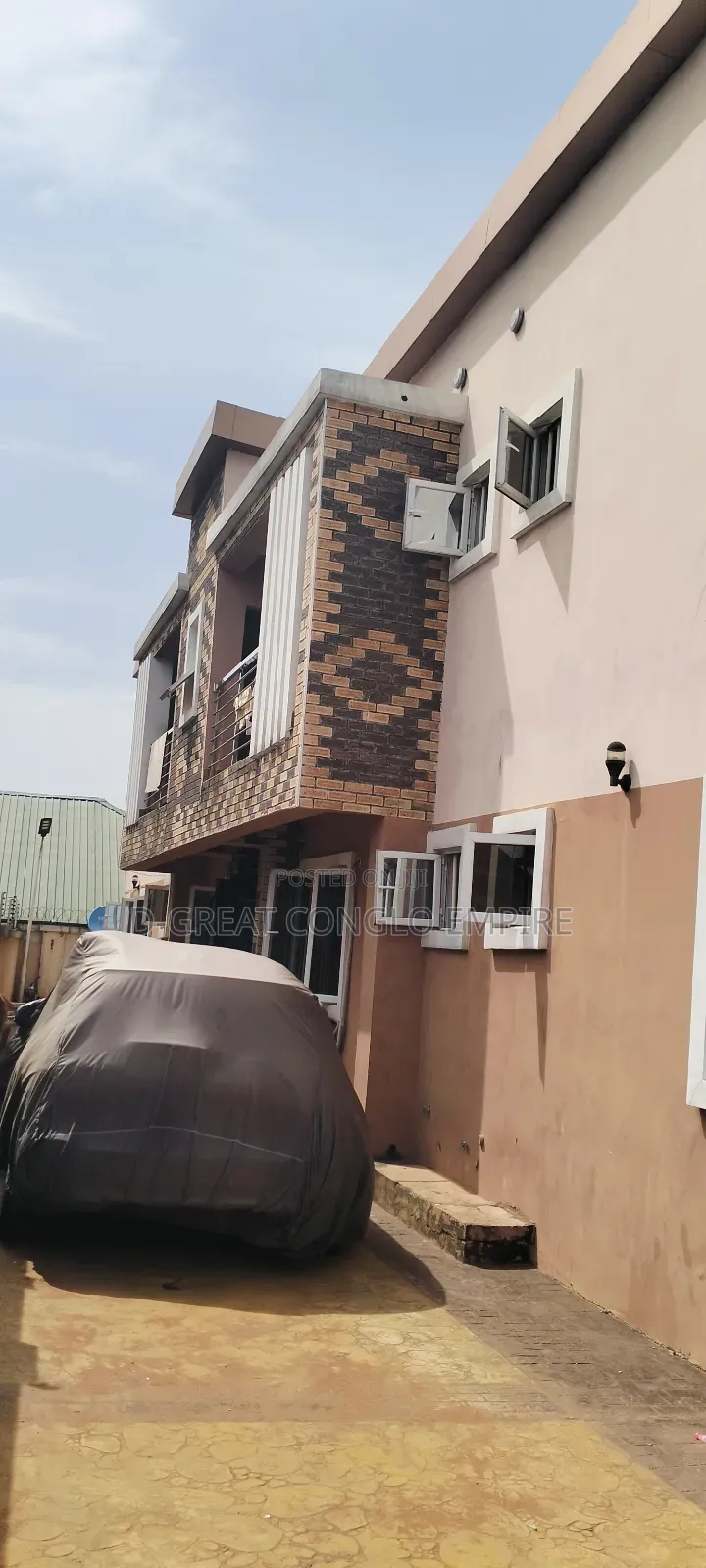 8bdrm Block of Flats in Naira & Kobo Axis,, Oshimili South for sale in Oshimili South