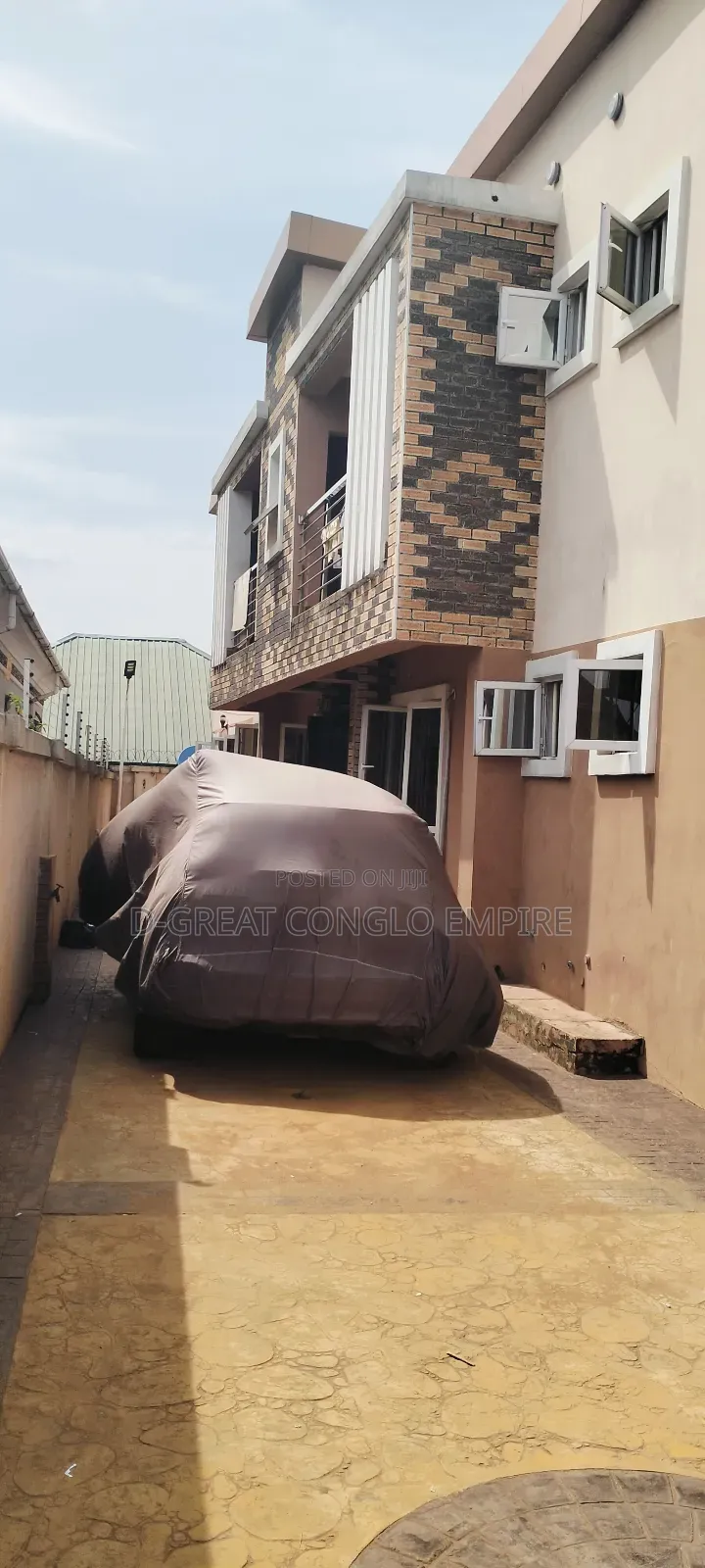 8bdrm Block of Flats in Naira & Kobo Axis,, Oshimili South for sale in Oshimili South