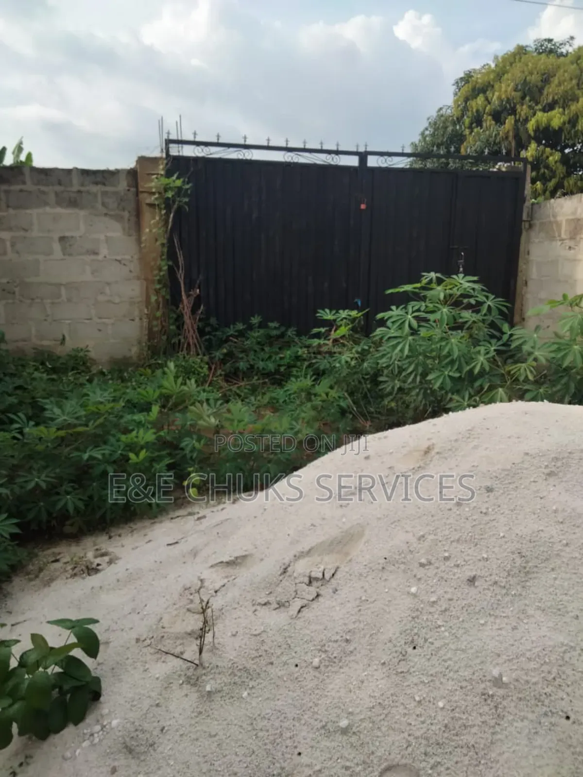 Fenced and Gated 1 Plot With a Self Con for Sale in Obio-Akpor