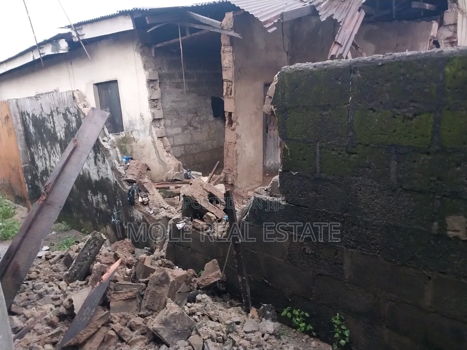 Half Plot of Land 30ft by 120ft Entrance Bakare Gate in Ikotun / Ikotun/Igando