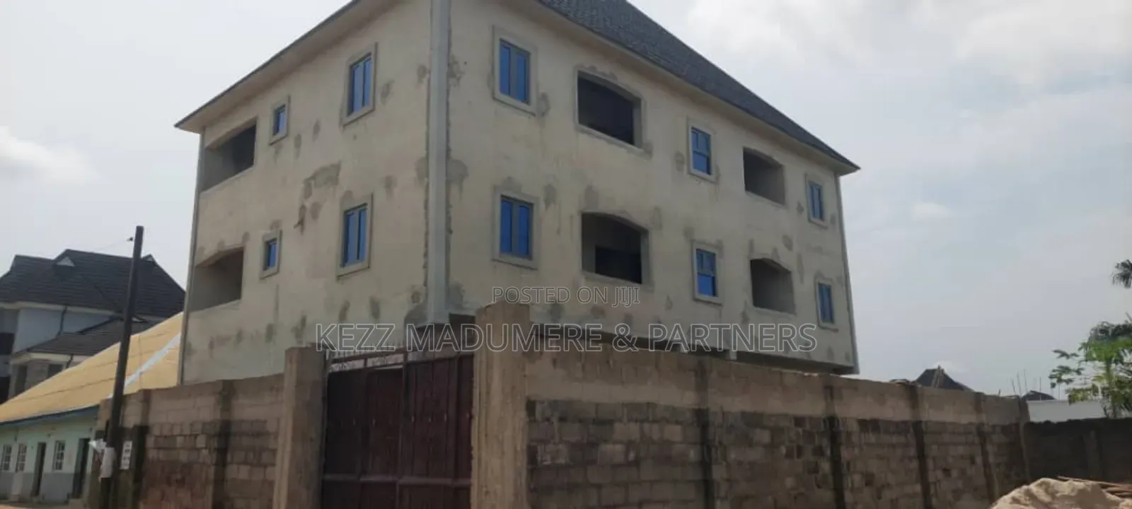 6bdrm Block of Flats in Off Sars Road,, Rumuahalu for sale in Rumuahalu