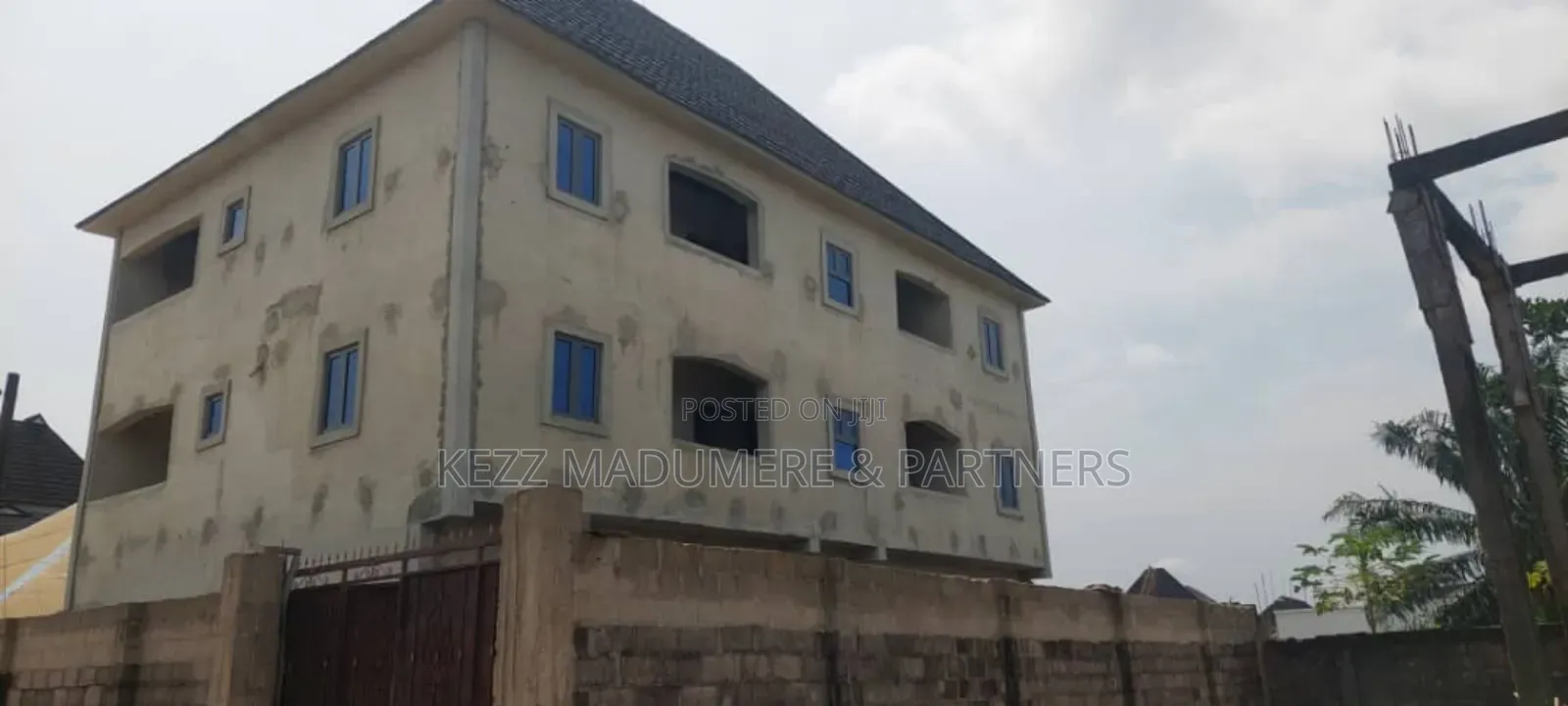 6bdrm Block of Flats in Off Sars Road,, Rumuahalu for sale in Rumuahalu