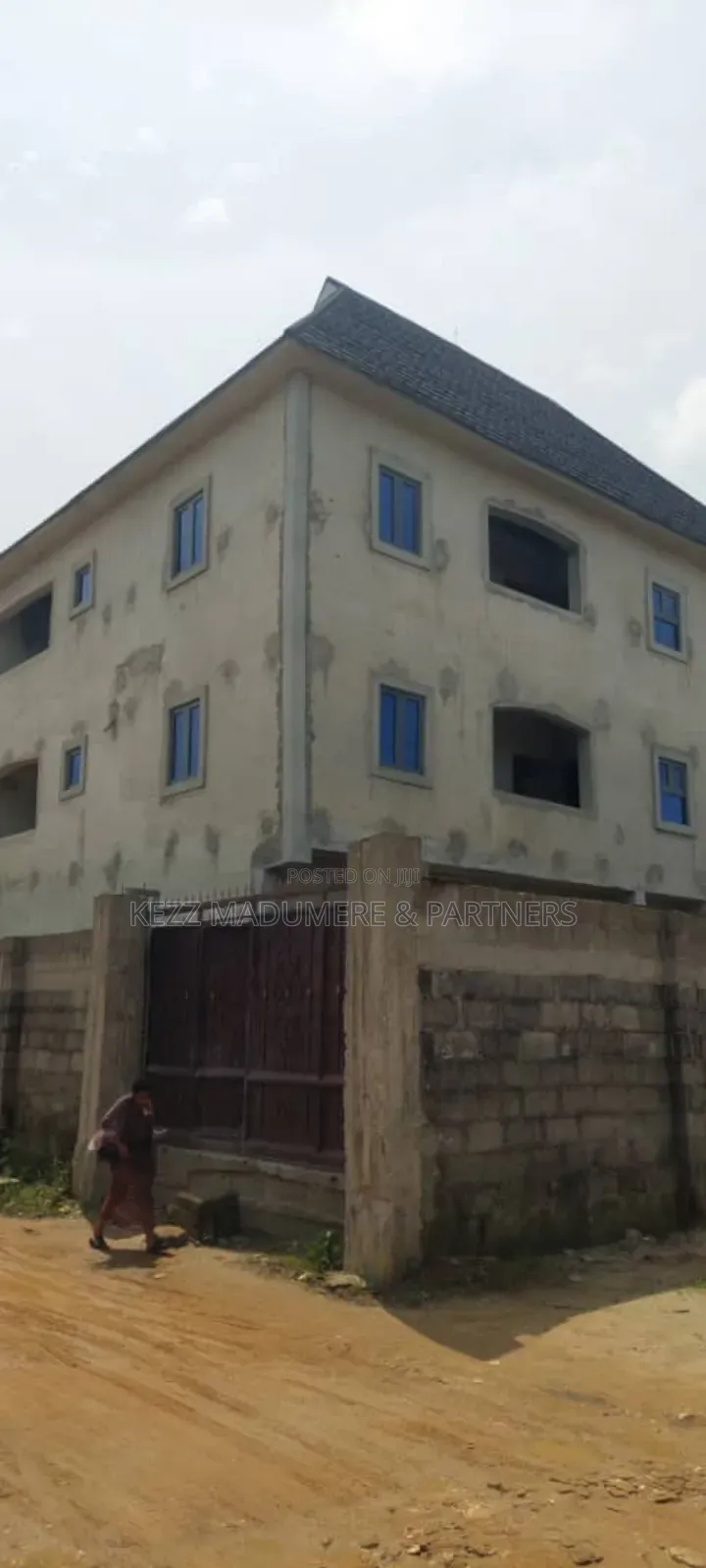 6bdrm Block of Flats in Off Sars Road,, Rumuahalu for sale in Rumuahalu