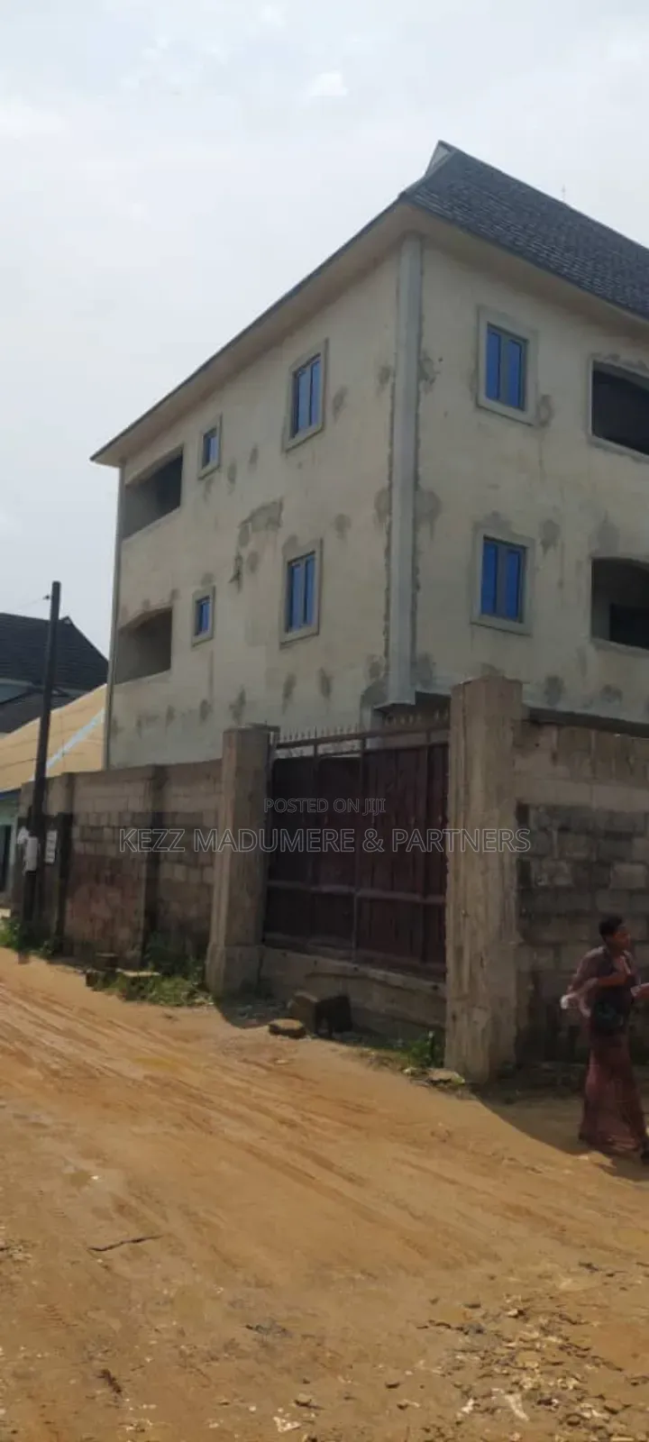 6bdrm Block of Flats in Off Sars Road,, Rumuahalu for sale in Rumuahalu