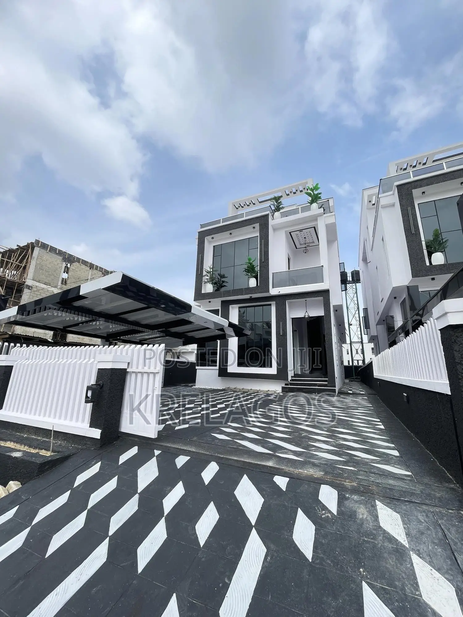 5bdrm Duplex in Megamound, Lekki for sale in Lekki