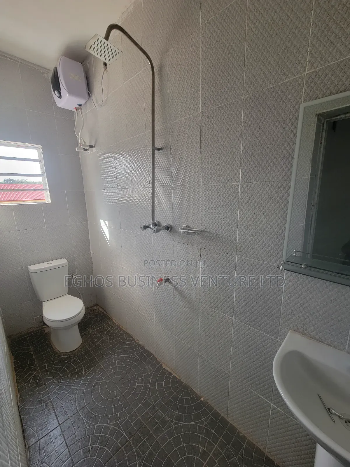 1bdrm Block of Flats in 2 Sisters Agbor Road for sale in Benin City