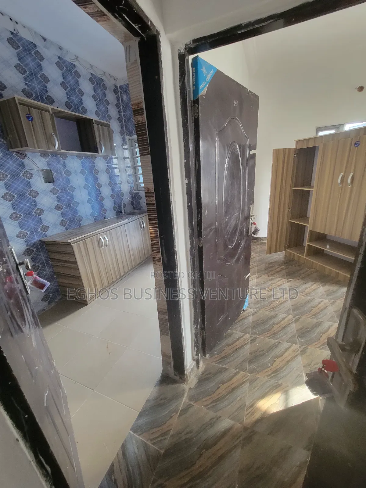 1bdrm Block of Flats in 2 Sisters Agbor Road for sale in Benin City