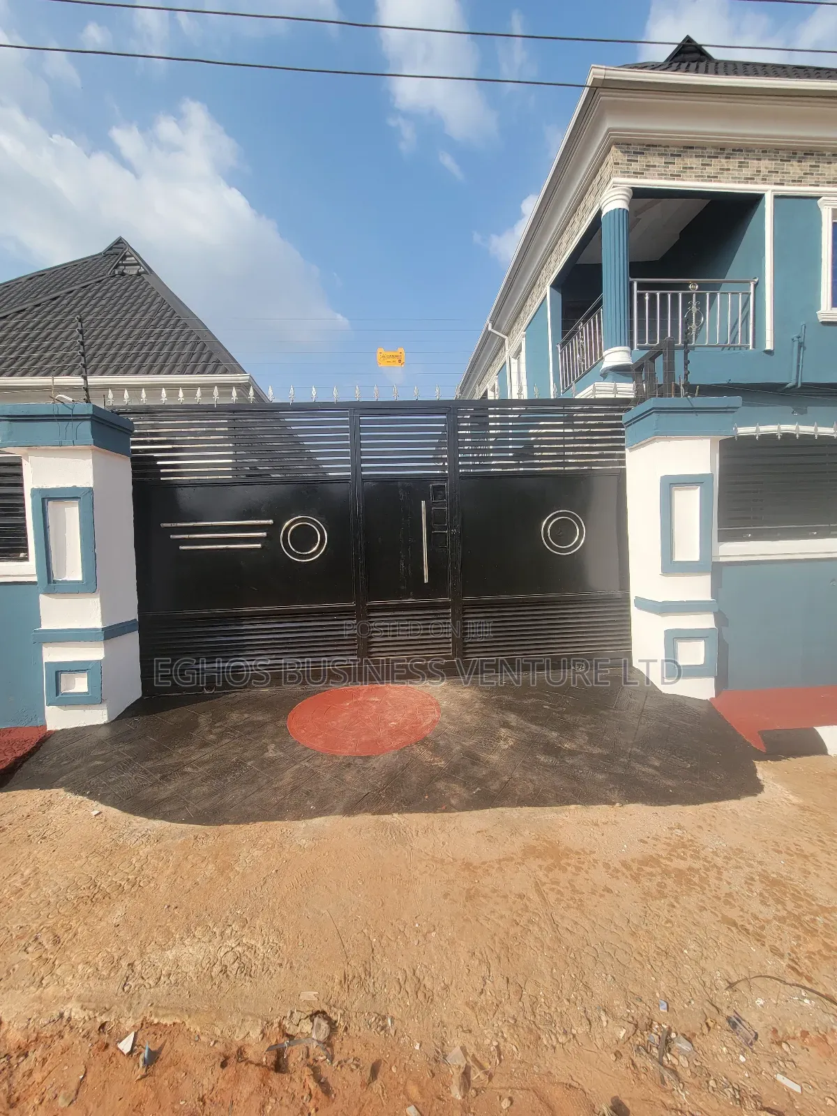 1bdrm Block of Flats in 2 Sisters Agbor Road for sale in Benin City
