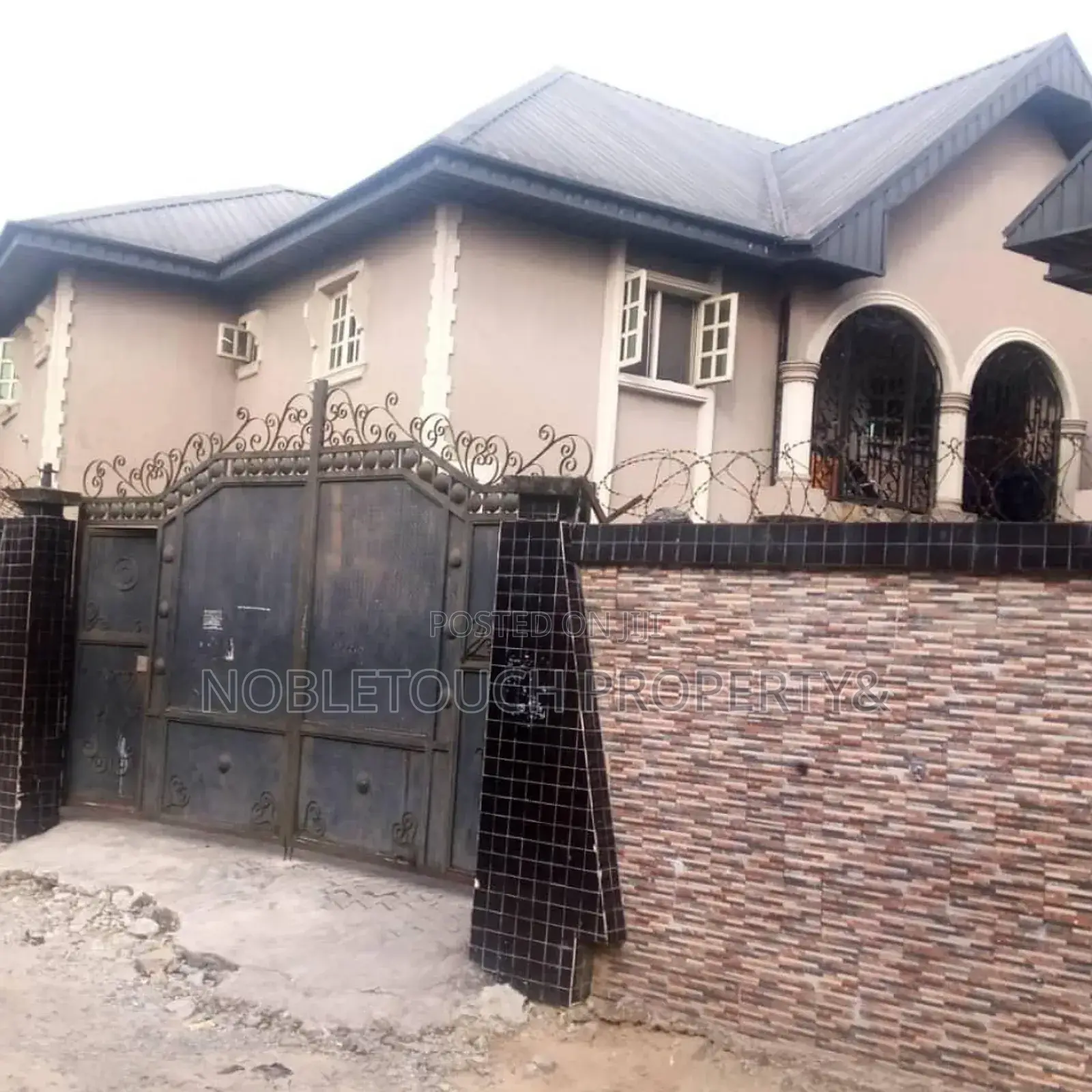 3bdrm Block of Flats in Osubi Warri Delta for sale in Warri