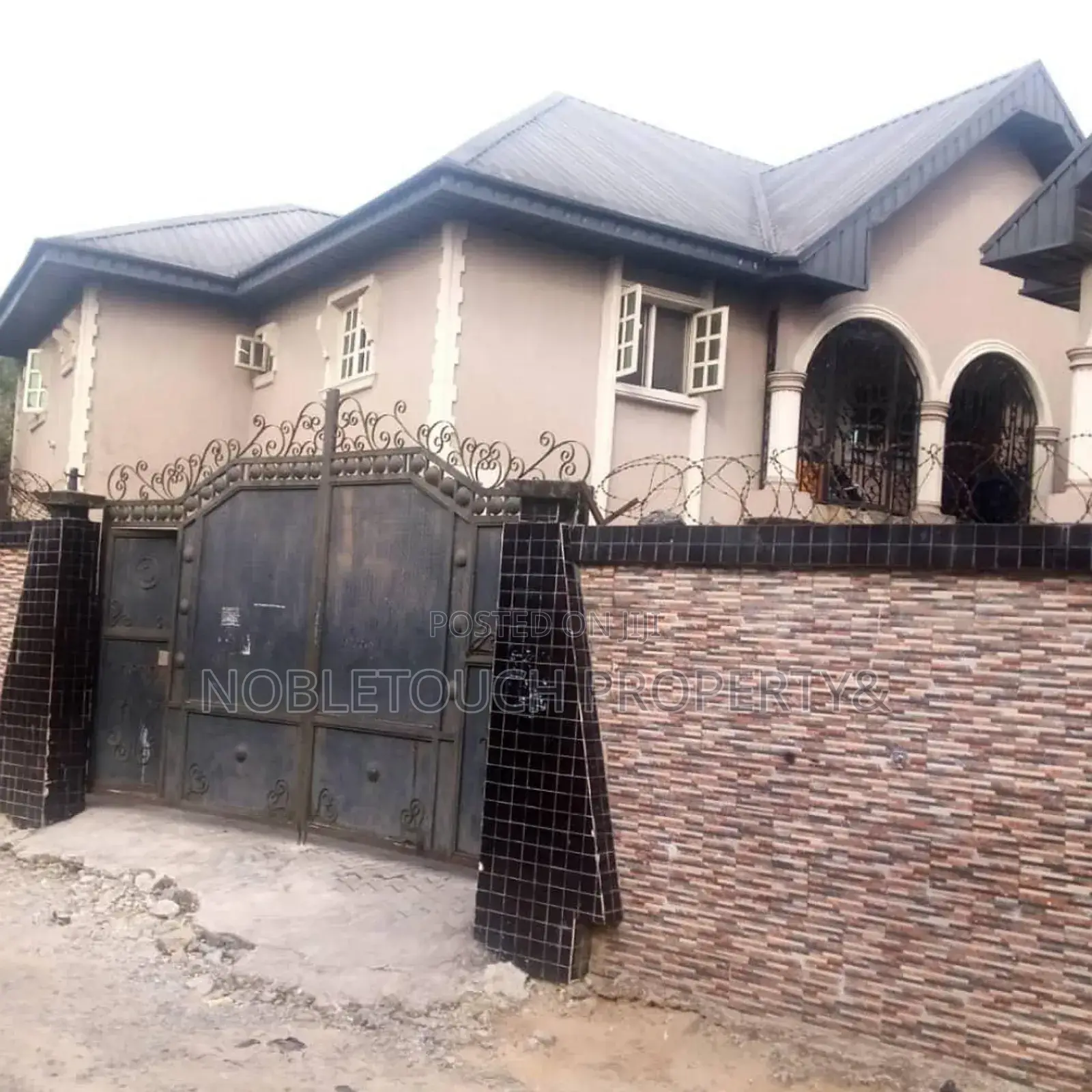 3bdrm Block of Flats in Osubi Warri Delta for sale in Warri