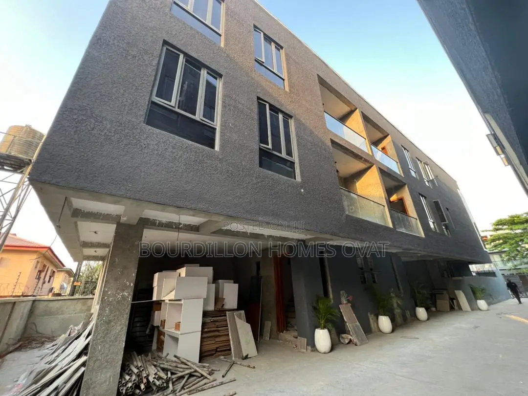 4bdrm Duplex in Lekki Phase 1 for sale in Lekki Phase 1