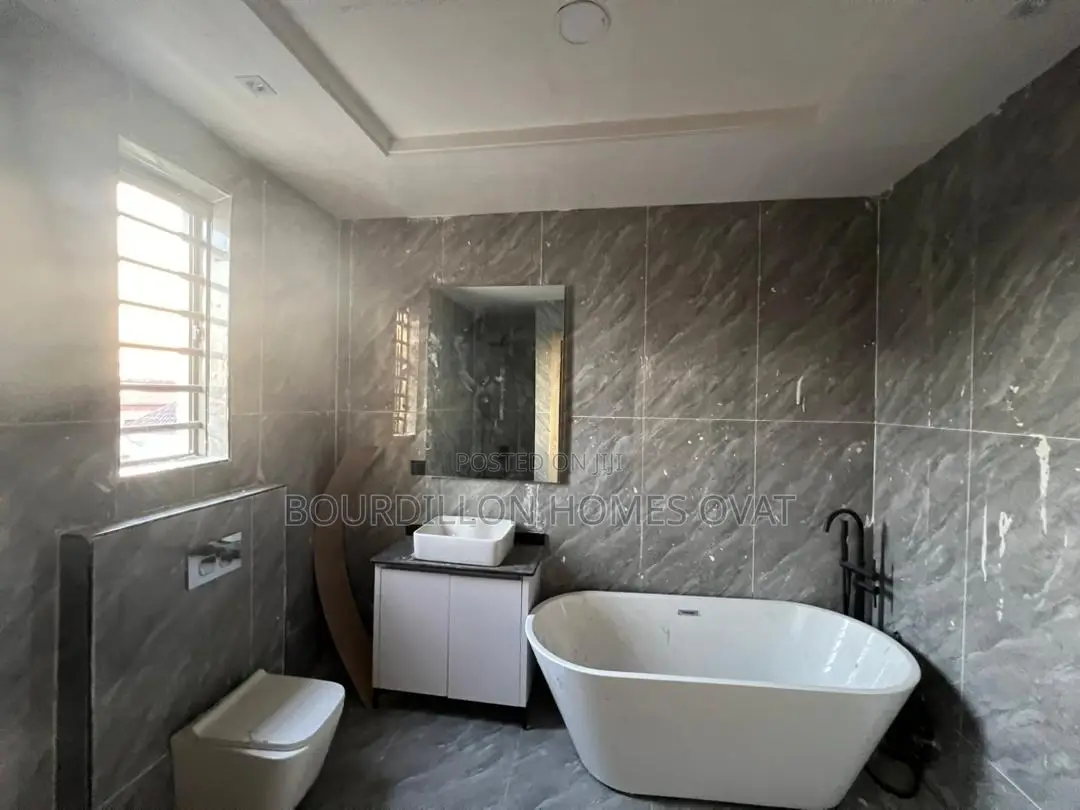 4bdrm Duplex in Lekki Phase 1 for sale in Lekki Phase 1