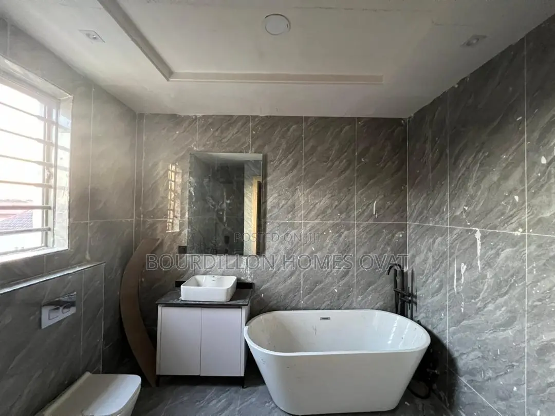 4bdrm Duplex in Lekki Phase 1 for sale in Lekki Phase 1