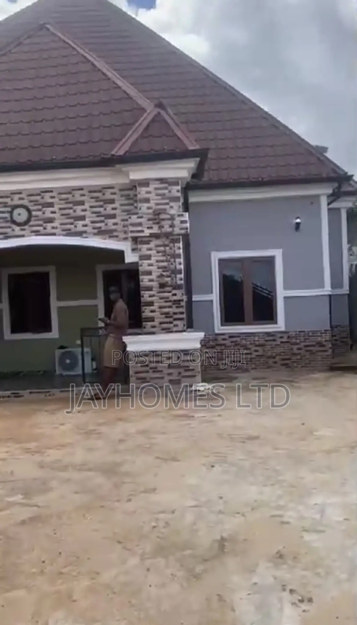 3bdrm Bungalow in Back Of Midwifery, Oshimili South for sale in Oshimili South