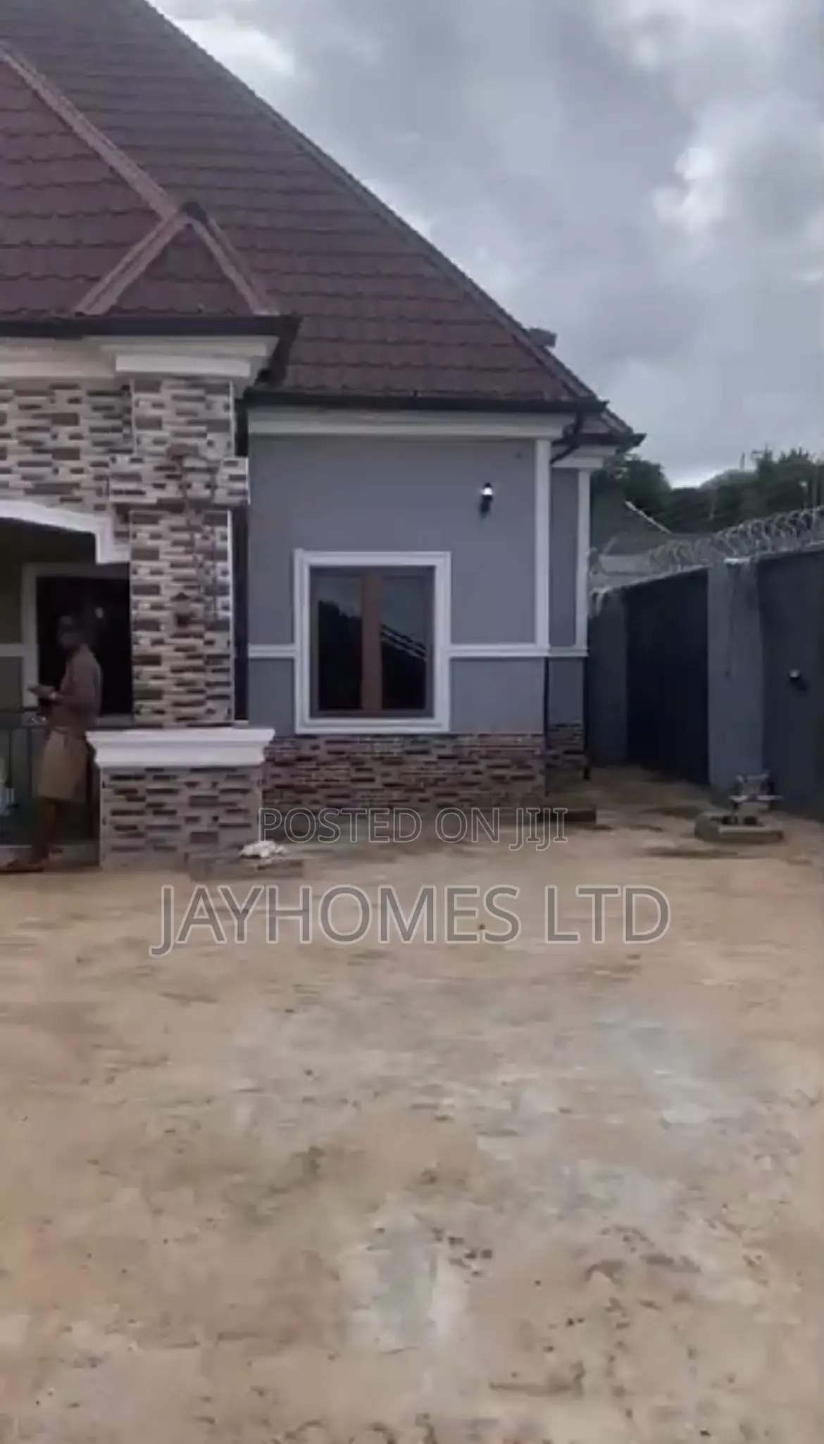 3bdrm Bungalow in Back Of Midwifery, Oshimili South for sale in Oshimili South