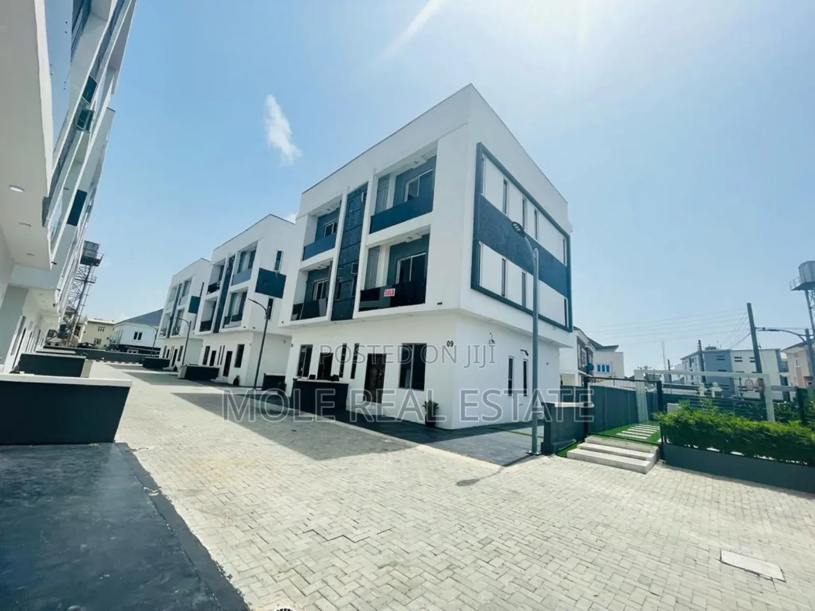 Super Luxury 4 Bedroom Terrace Duplex New in Agungi