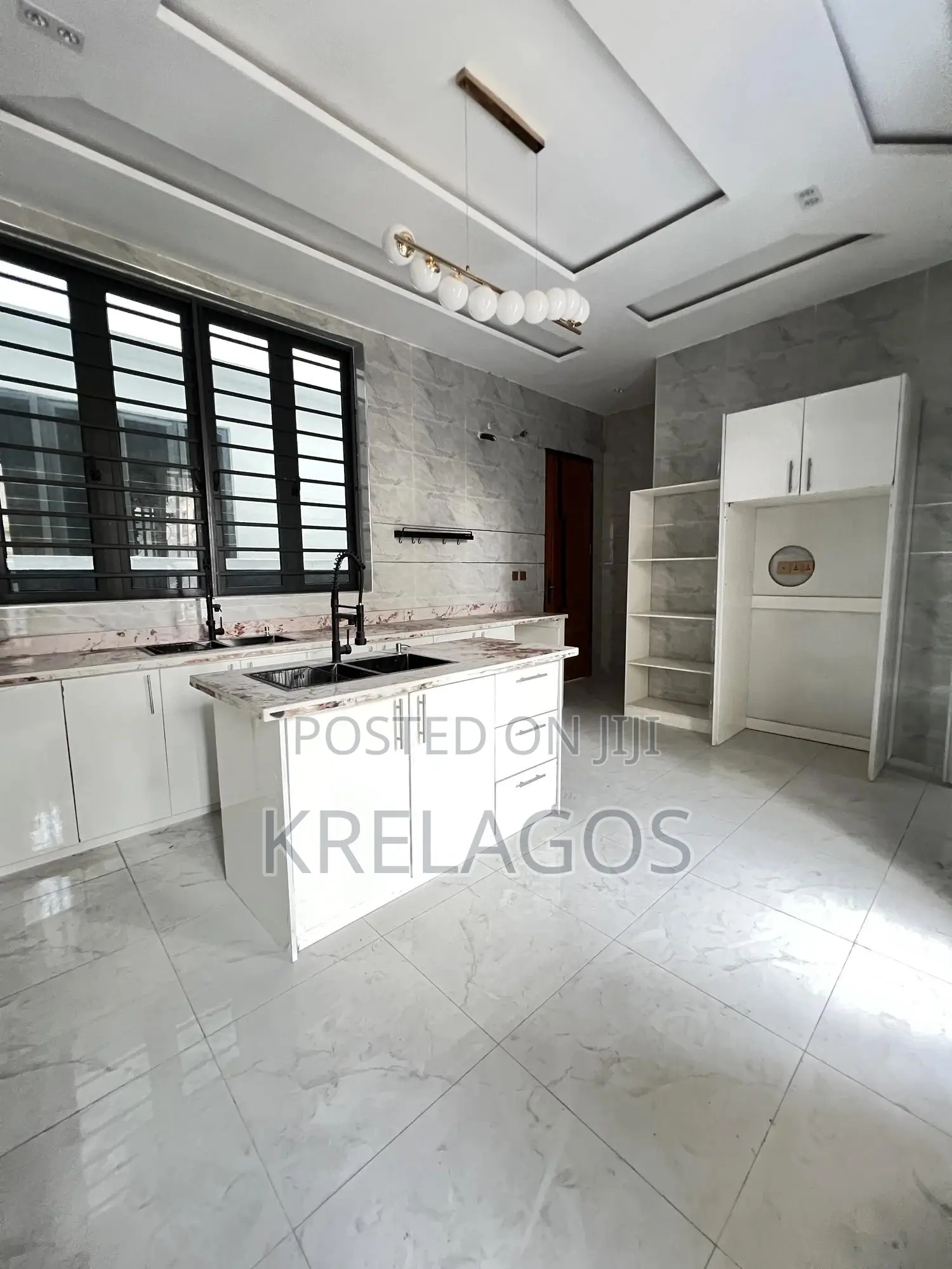 5bdrm Duplex in Osapa London, Lekki for sale in Lekki