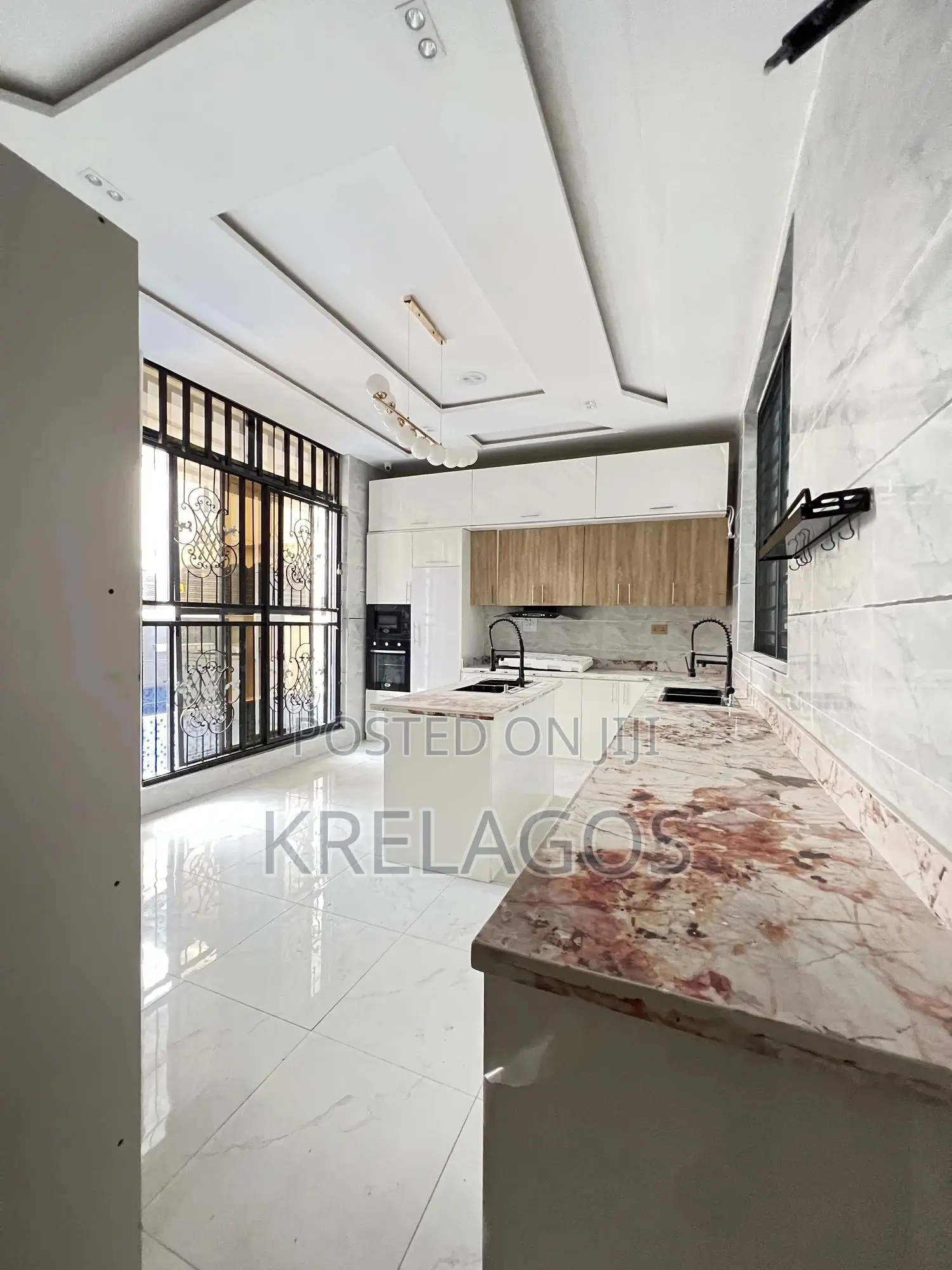 5bdrm Duplex in Osapa London, Lekki for sale in Lekki
