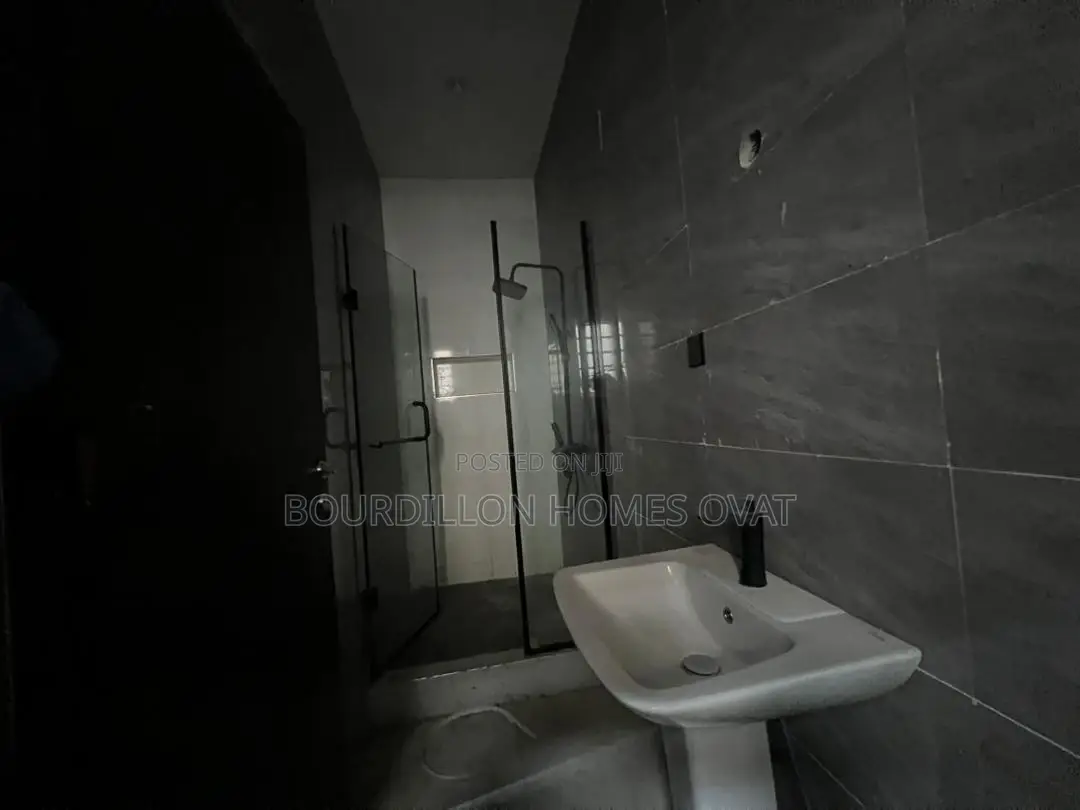 2bdrm Apartment in Lekki Phase 1 for sale in Lekki Phase 1