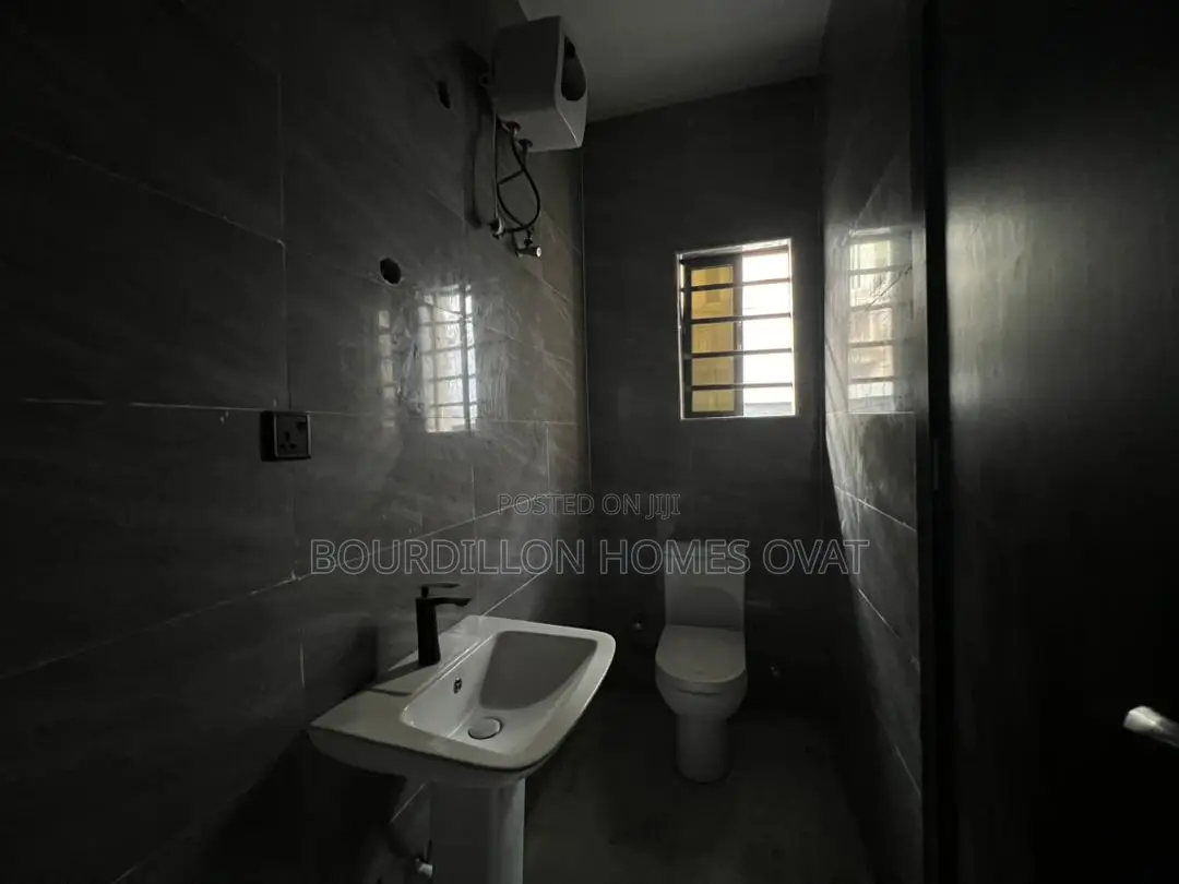 2bdrm Apartment in Lekki Phase 1 for sale in Lekki Phase 1