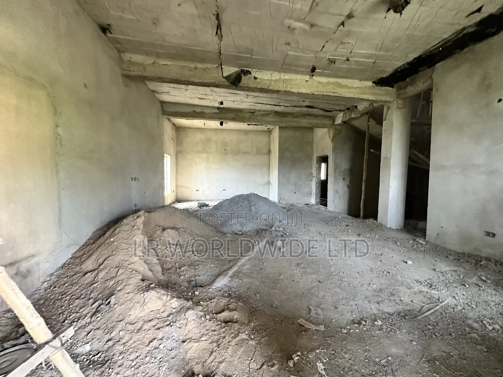 6bdrm Mansion in Lugbe District for sale in Lugbe District