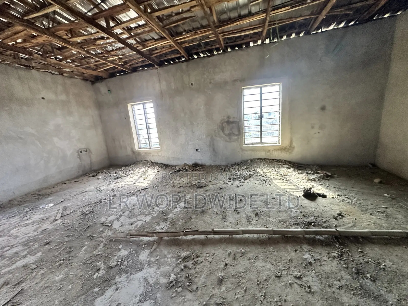 6bdrm Mansion in Lugbe District for sale in Lugbe District