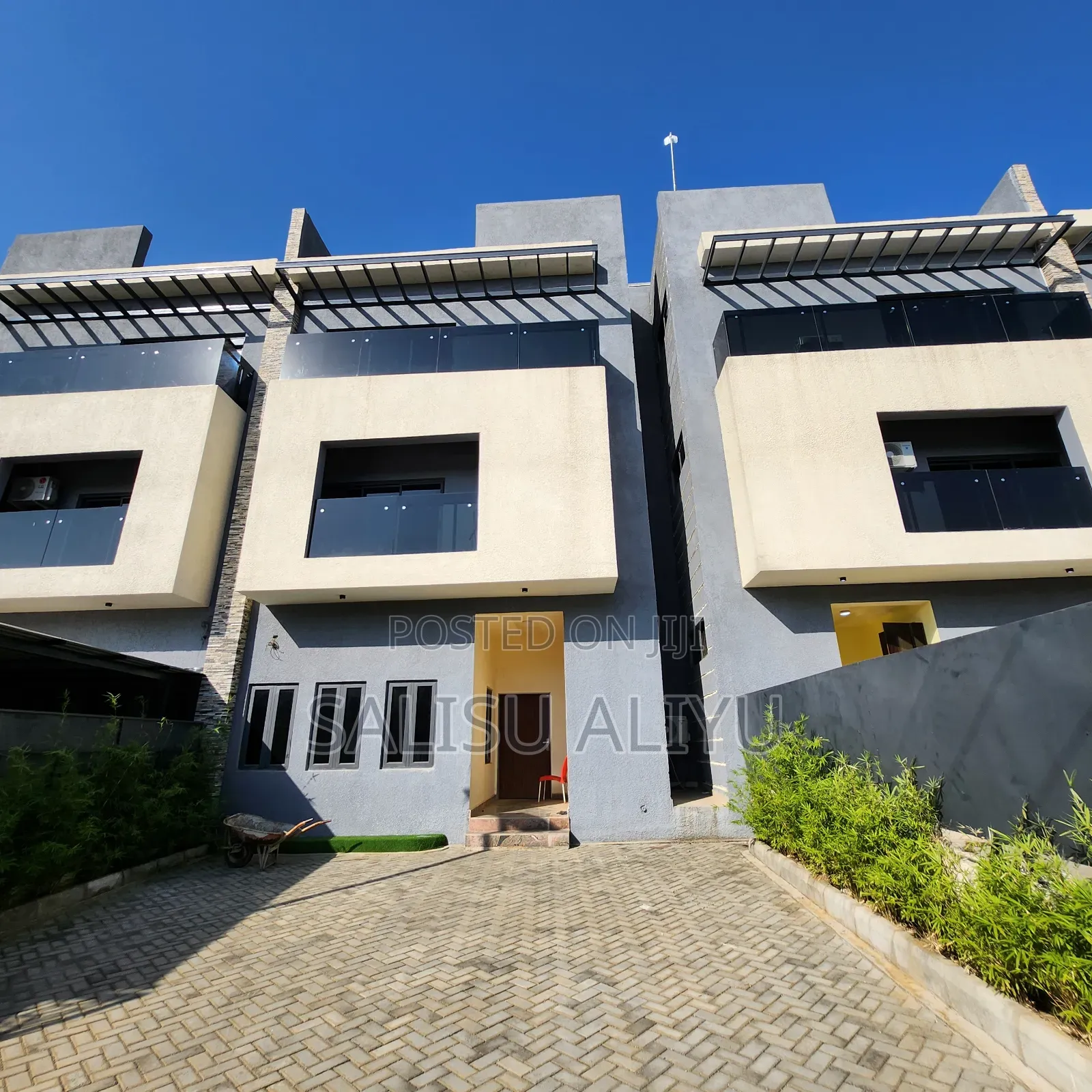 4bdrm Duplex in Jahi Gilmore for sale in Jahi