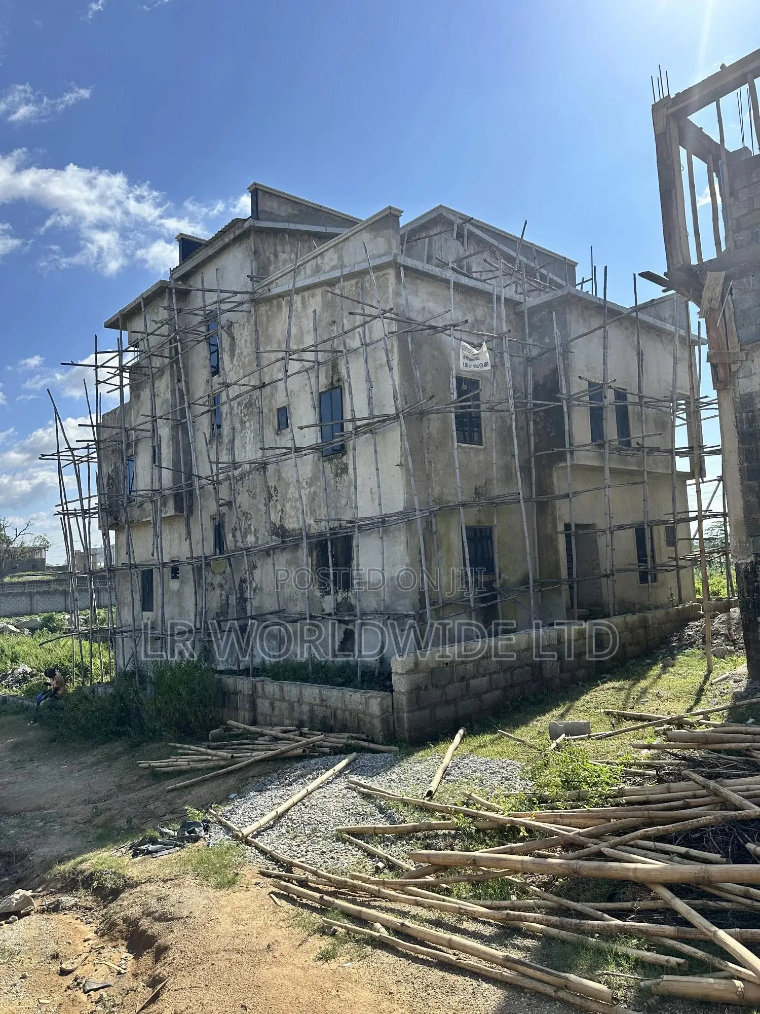 6bdrm Mansion in Lugbe District for sale in Lugbe District