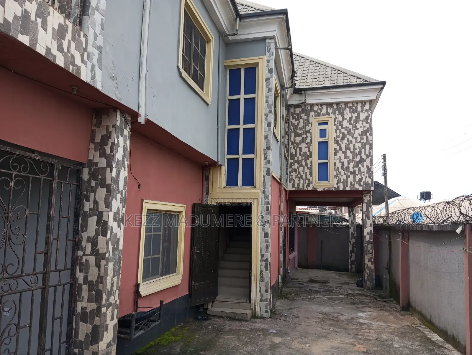 8bdrm Block of Flats in Off Sars Road, for sale in Rukpokwu