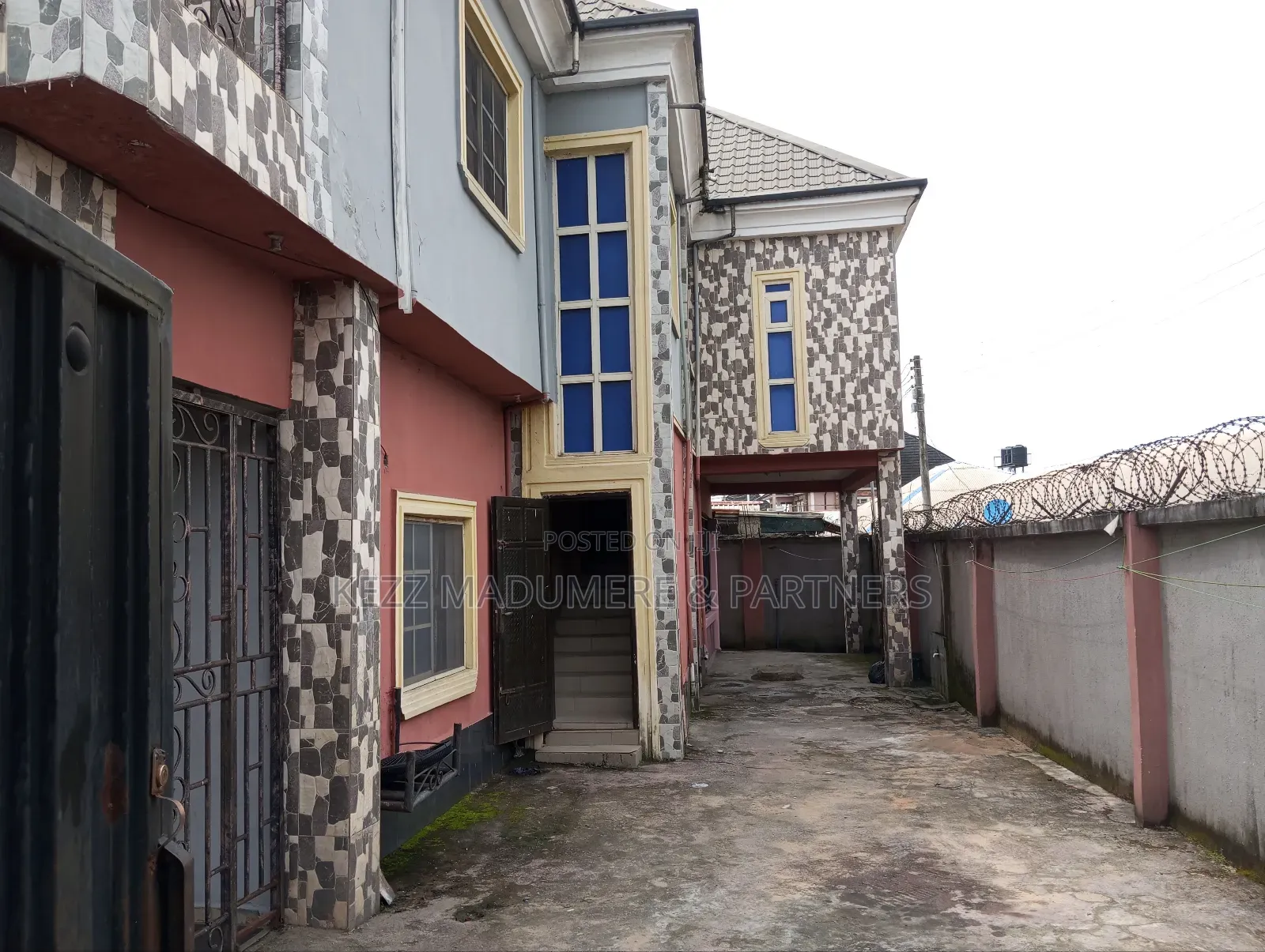 8bdrm Block of Flats in Off Sars Road, for sale in Rukpokwu