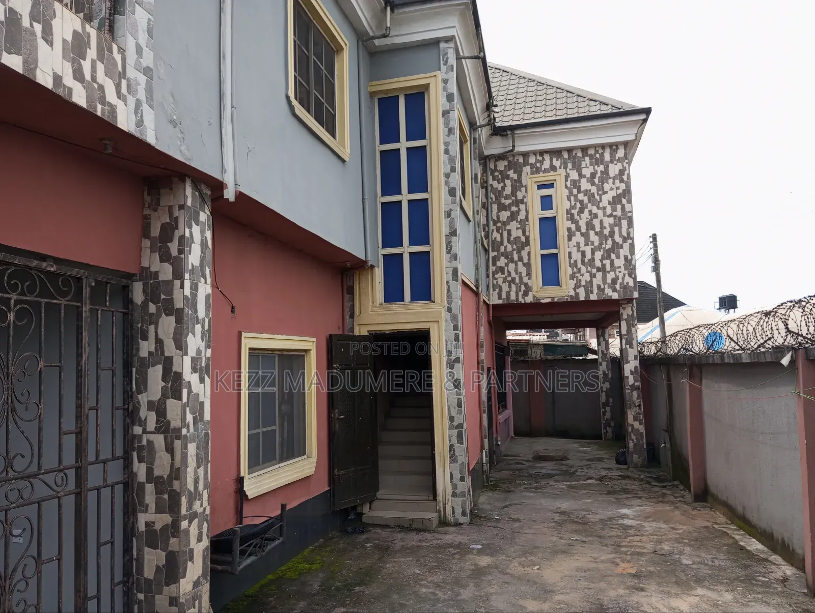 8bdrm Block of Flats in Off Sars Road, for sale in Rukpokwu