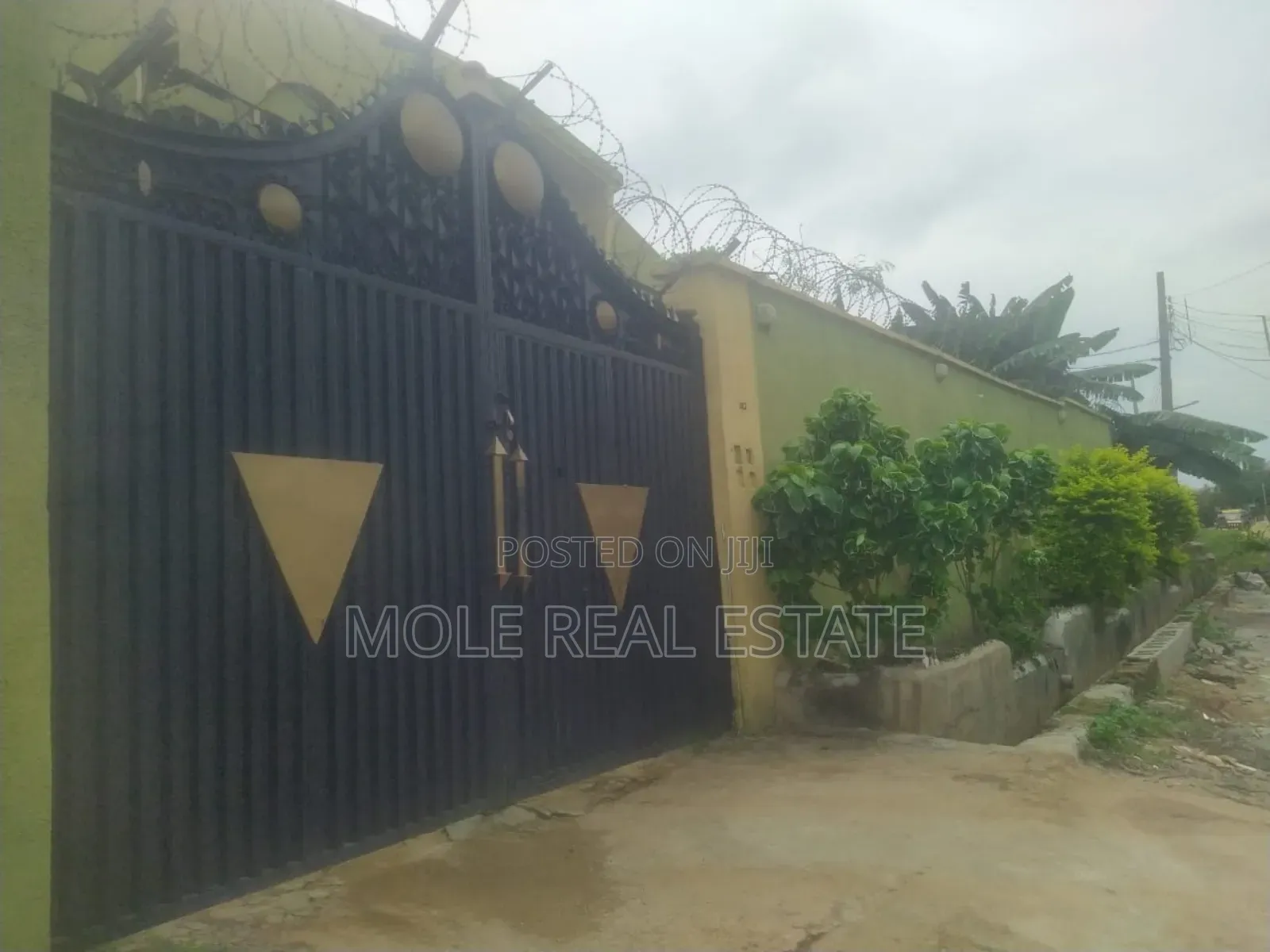 4 Bedroom Duplex With Unit of Flats Iguando Alimosho in Ikotun / Ikotun/Igando