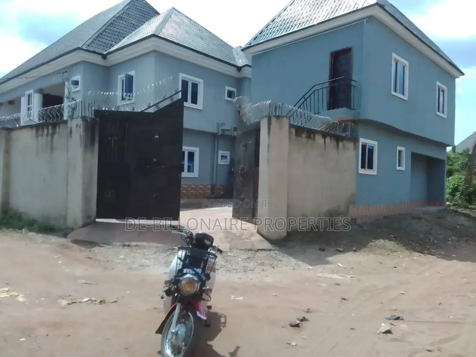 2bdrm Block of Flats in Mcc, Owerri for sale in Owerri