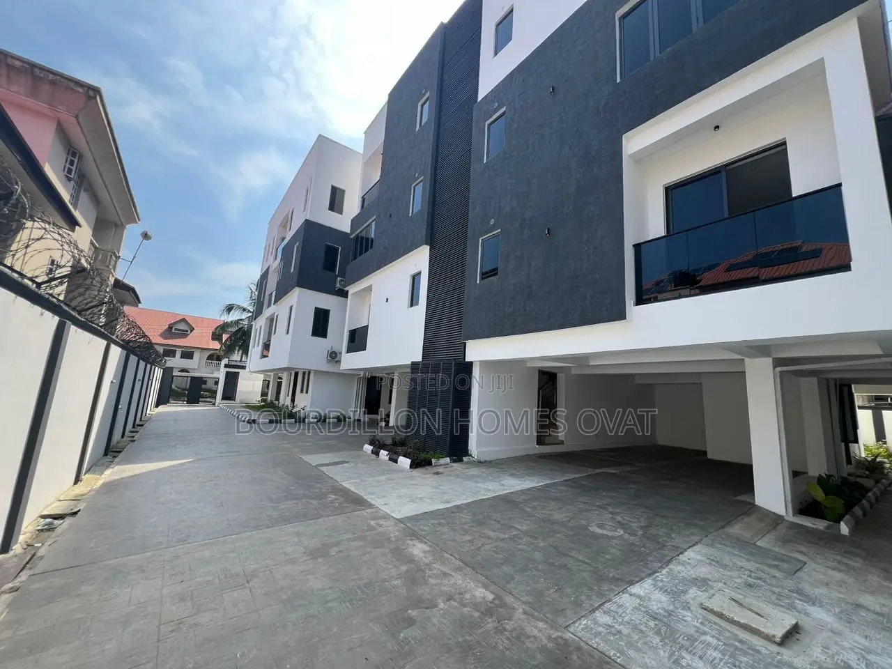 4bdrm Maisonette in Lekki Phase 1 for sale in Lekki Phase 1