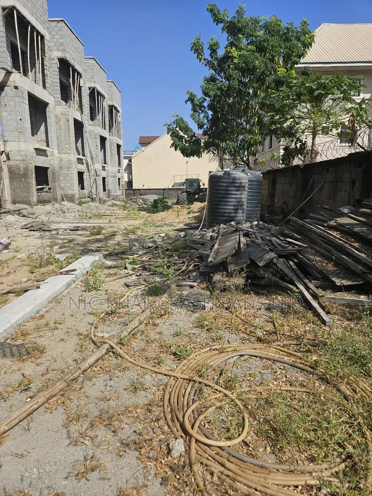 4bdrm Duplex in Apo Legislative Qtrs for sale in Apo District