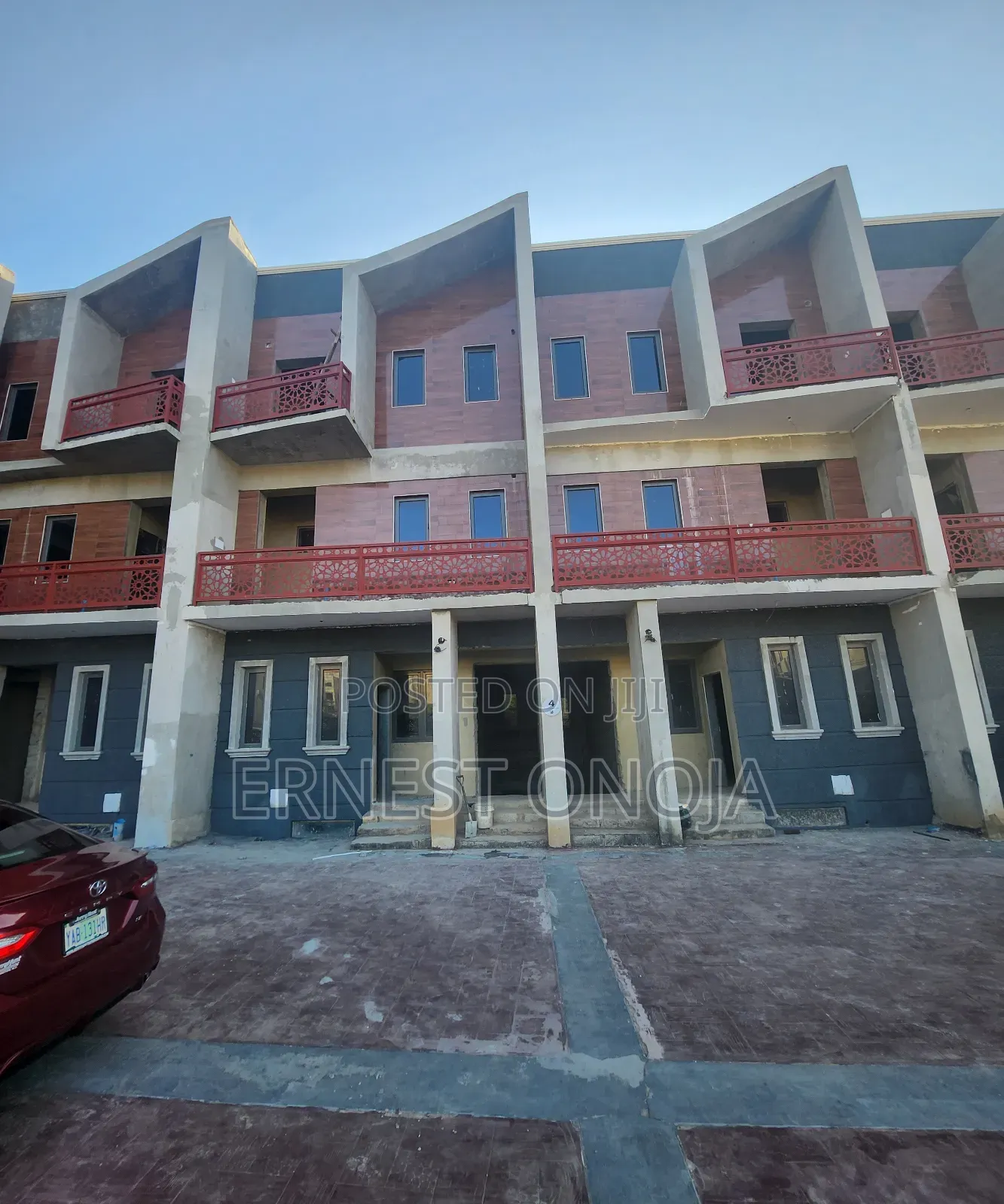 5bdrm Townhouse/Terrace in Gusape, Guzape District for Sale in Guzape District