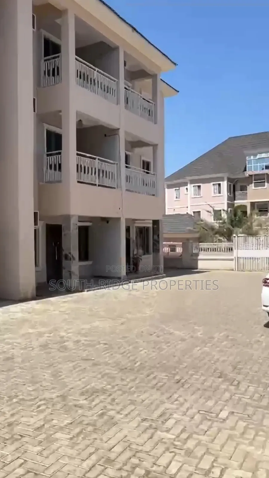20bdrm Townhouse/Terrace in Wuye for Sale in Wuye