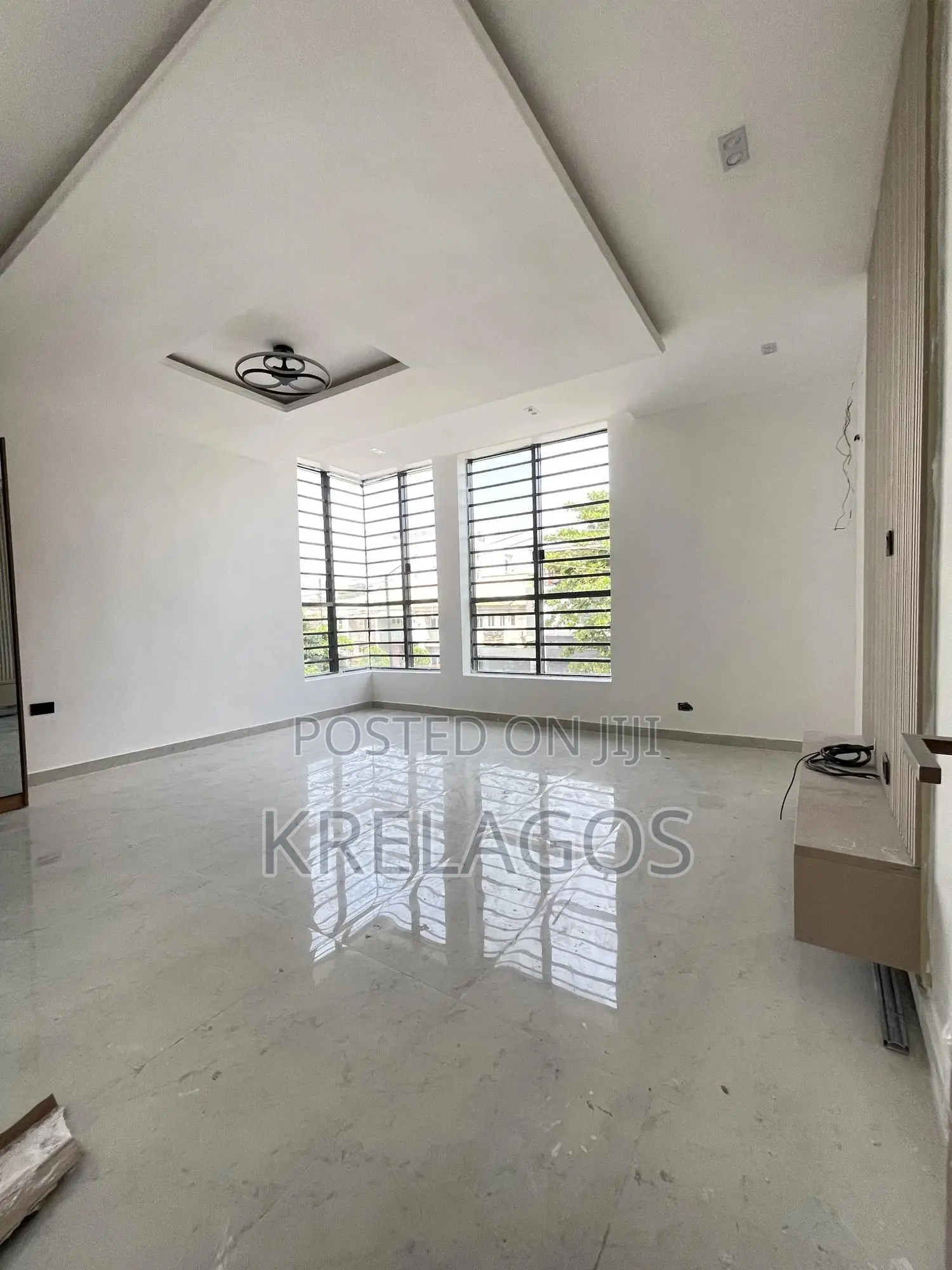 5bdrm Duplex In Lekki Phase 1 For Sale in Lekki Phase 1