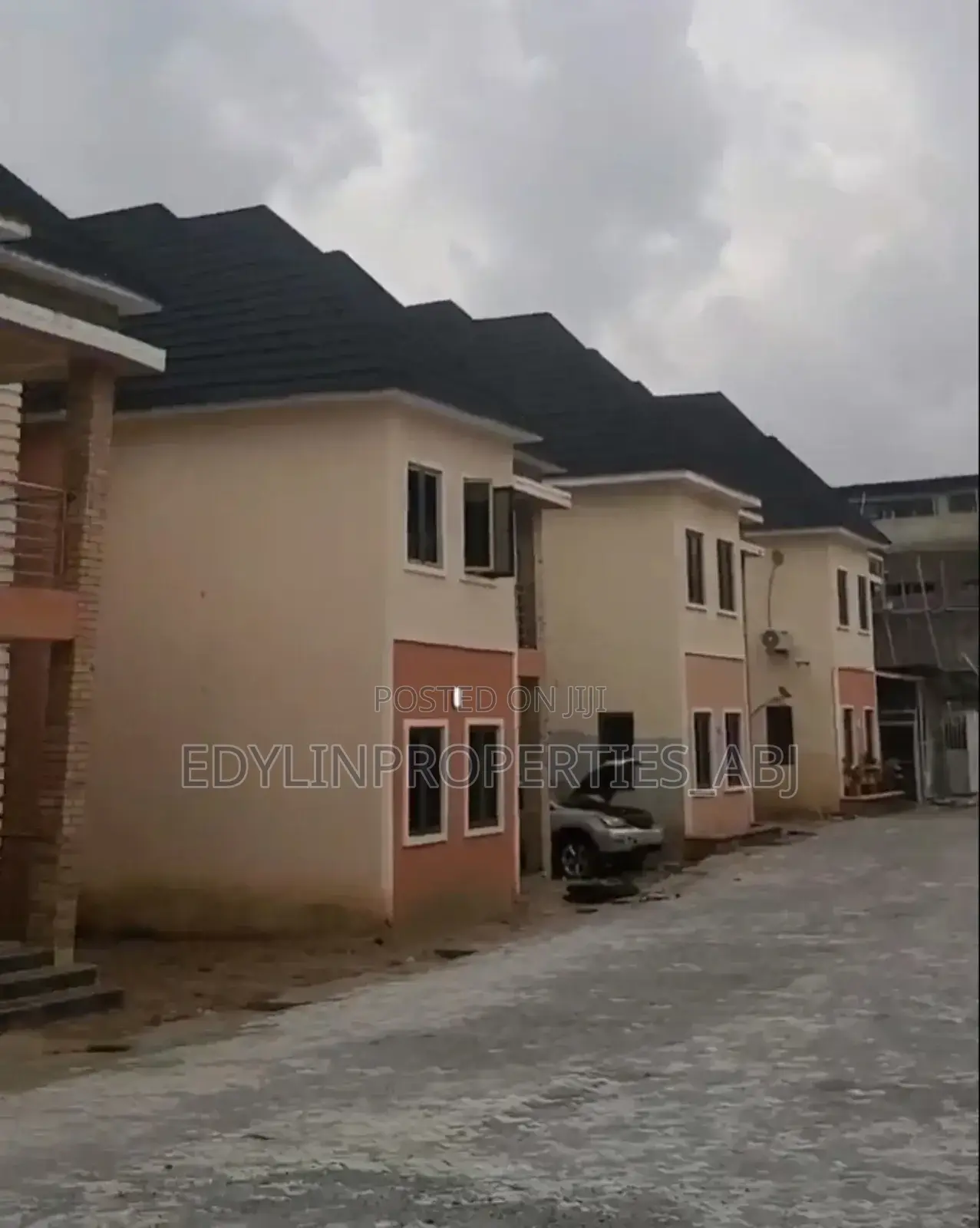 Furnished 5bdrm Duplex in Inside An Estate, Durumi for sale in Durumi