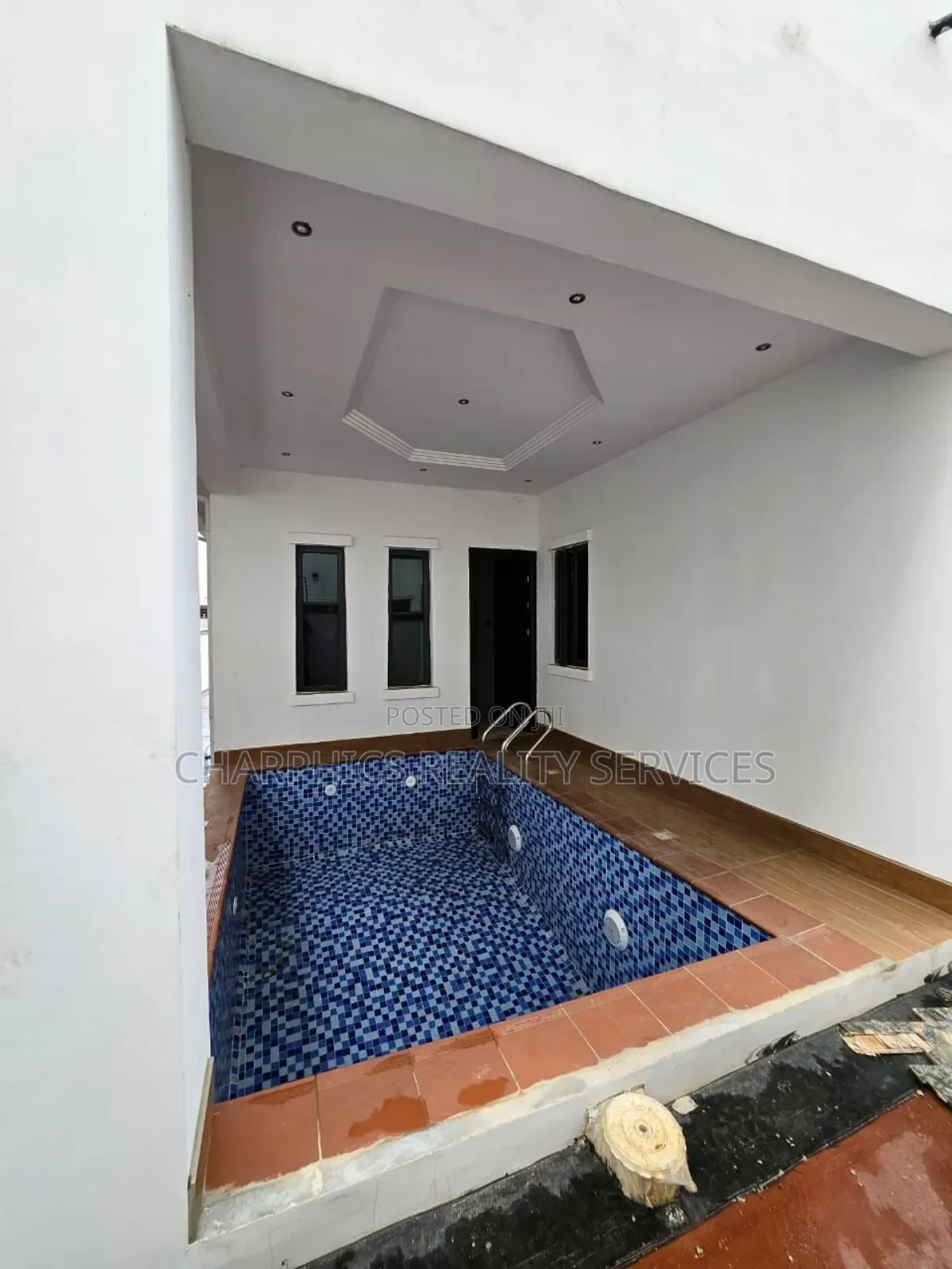 5bdrm Duplex in GRA Phase 2 Shangisha for sale in GRA Phase 2 Shangisha