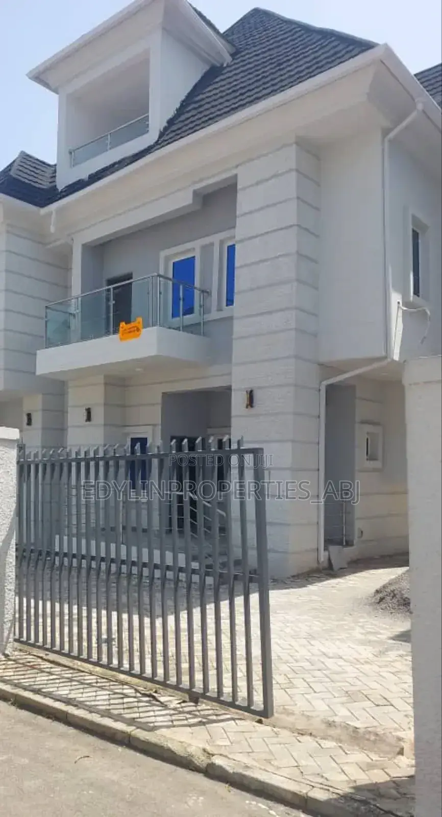 5bdrm Duplex in Inside An Estate, Guzape District for sale in Guzape District