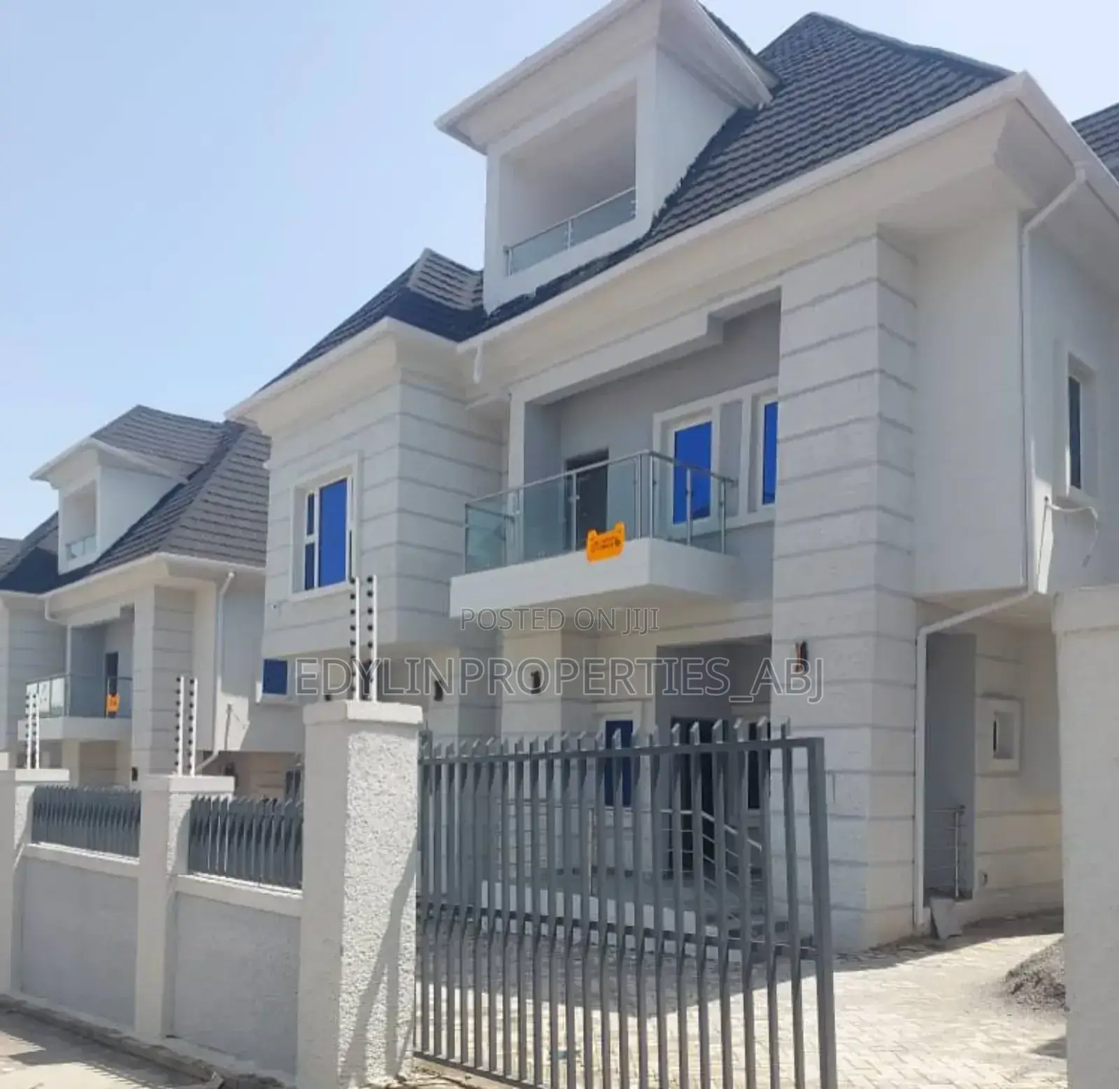 5bdrm Duplex in Inside An Estate, Guzape District for sale in Guzape District