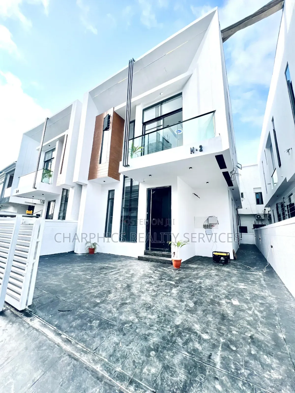 4bdrm Duplex in Ikota for sale in Ikota