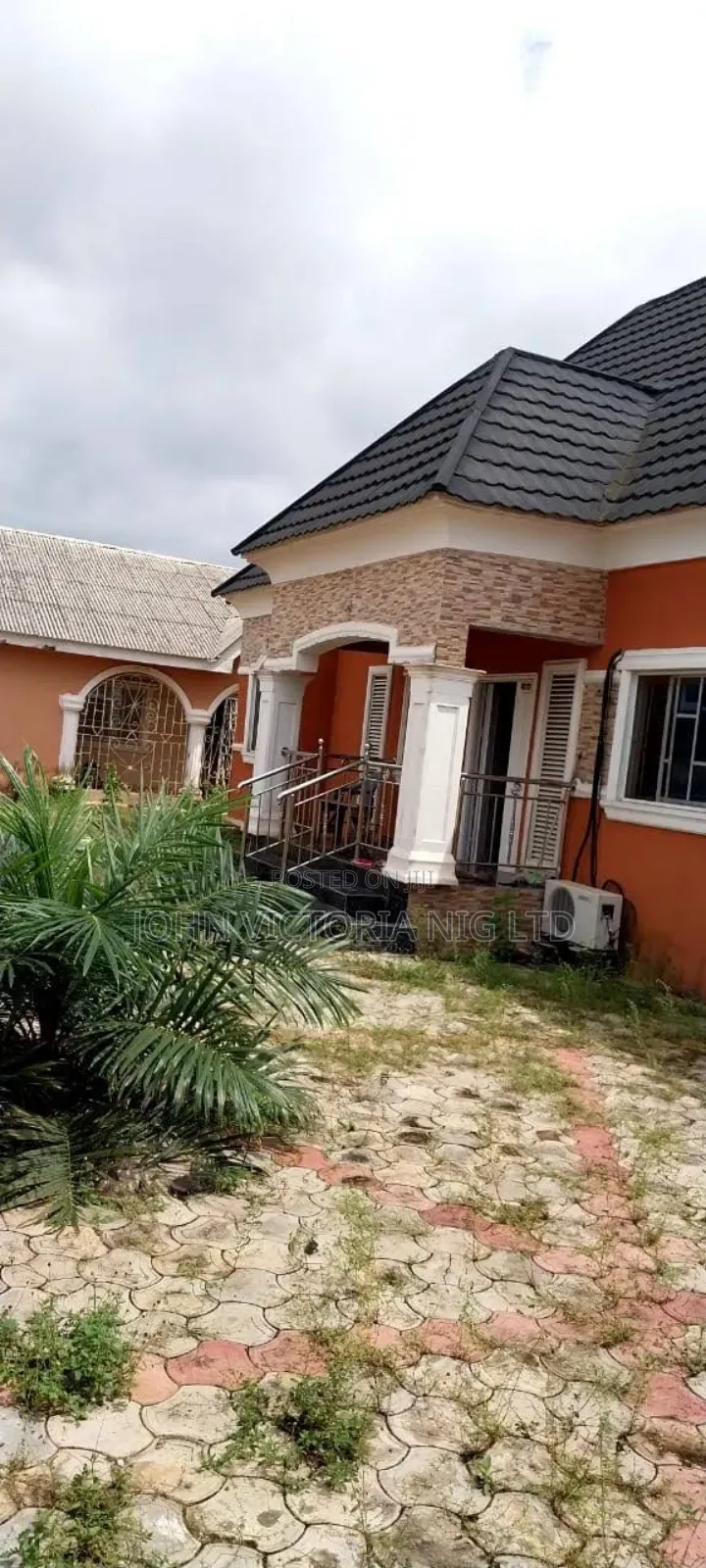 8bdrm Block of Flats in Okoafor for sale in Oko Afo