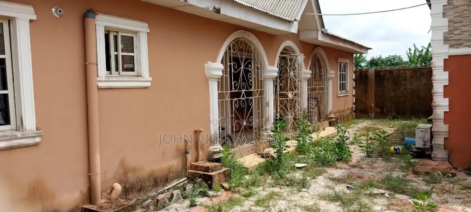 8bdrm Block of Flats in Okoafor for sale in Oko Afo